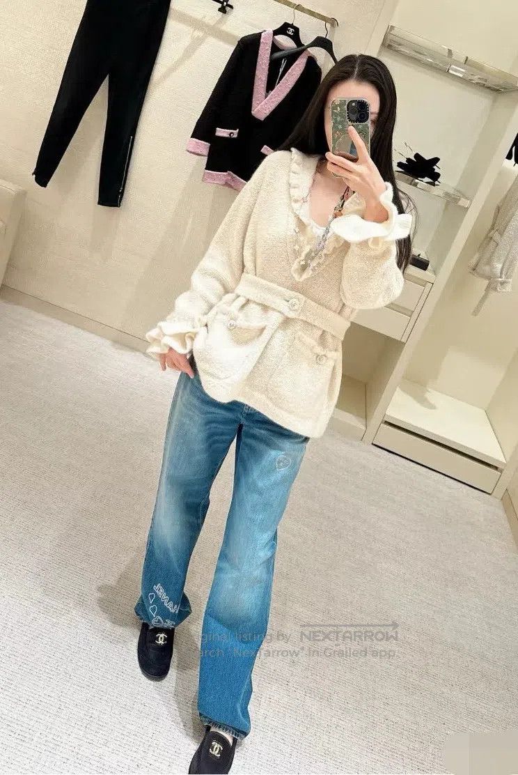 Chanel Chanel 24K autumn and winter milk white ruffle v-neck knit Size XS / US 0-2 / IT 36-38 - 9 Thumbnail