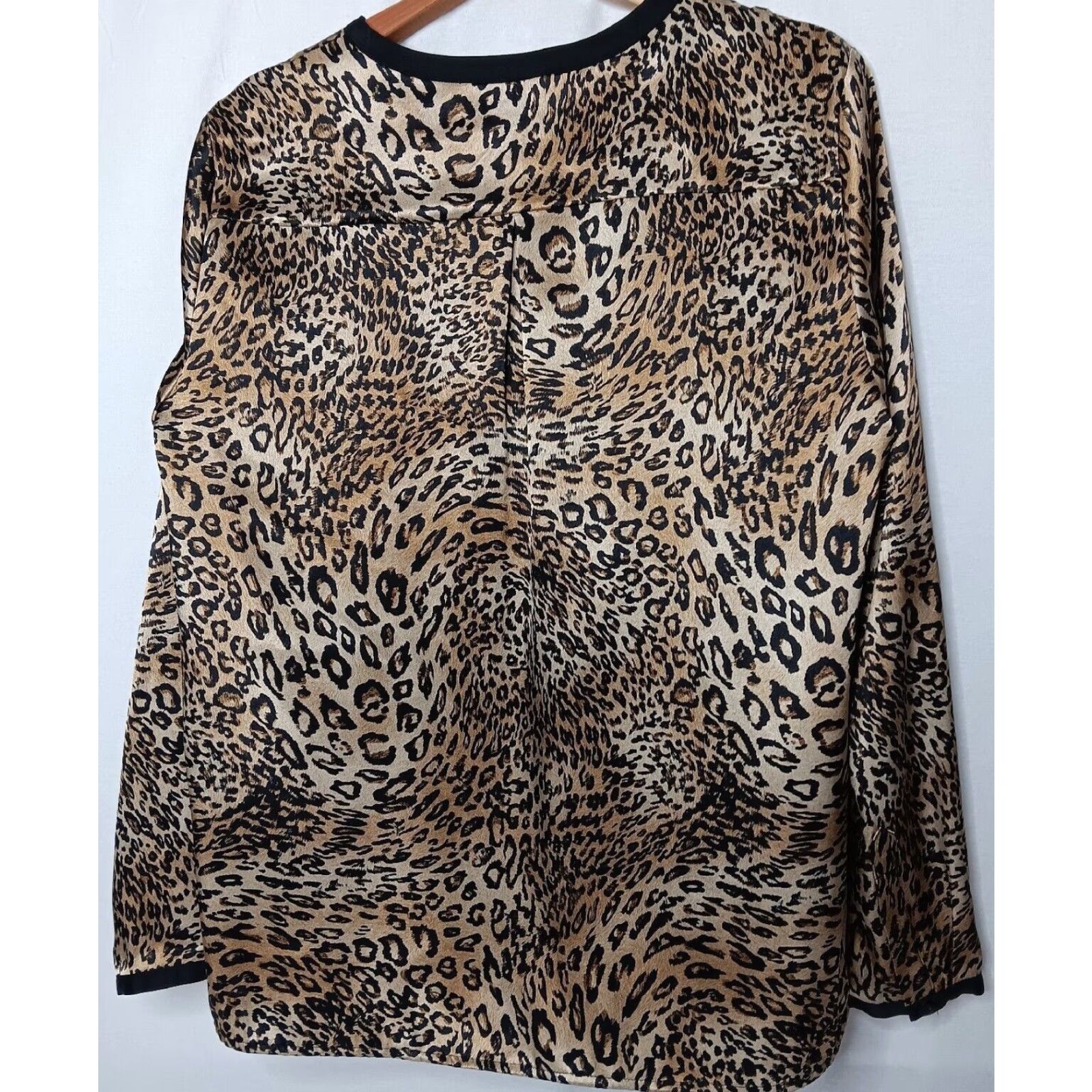 Kasper Kasper Blouse Long Sleeve Leopard Cat Print V-Neck Button Satin Polyester Casual Womens L Brown and Black Size L / US 10 / IT 46 - 2 Thumbnail