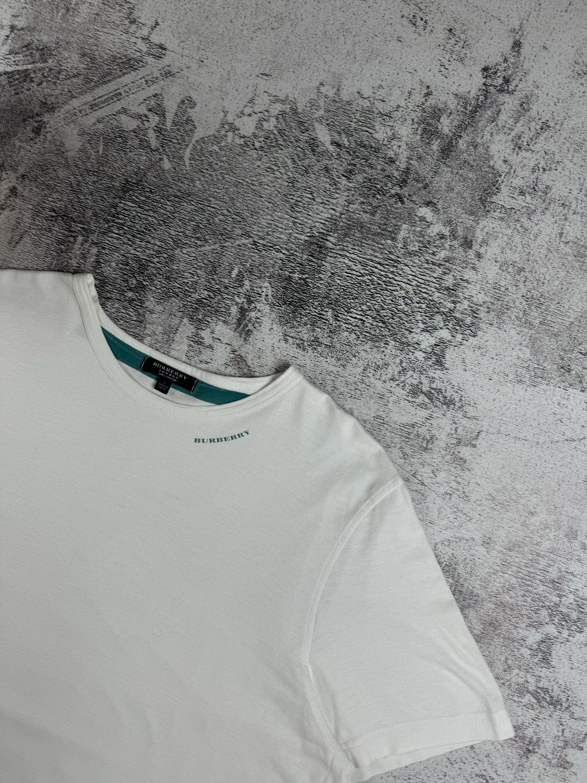 Burberry Burberry London 100% Cotton Basic Mini Neck Logo T Shirt Size US L / EU 52-54 / 3 - 5 Thumbnail