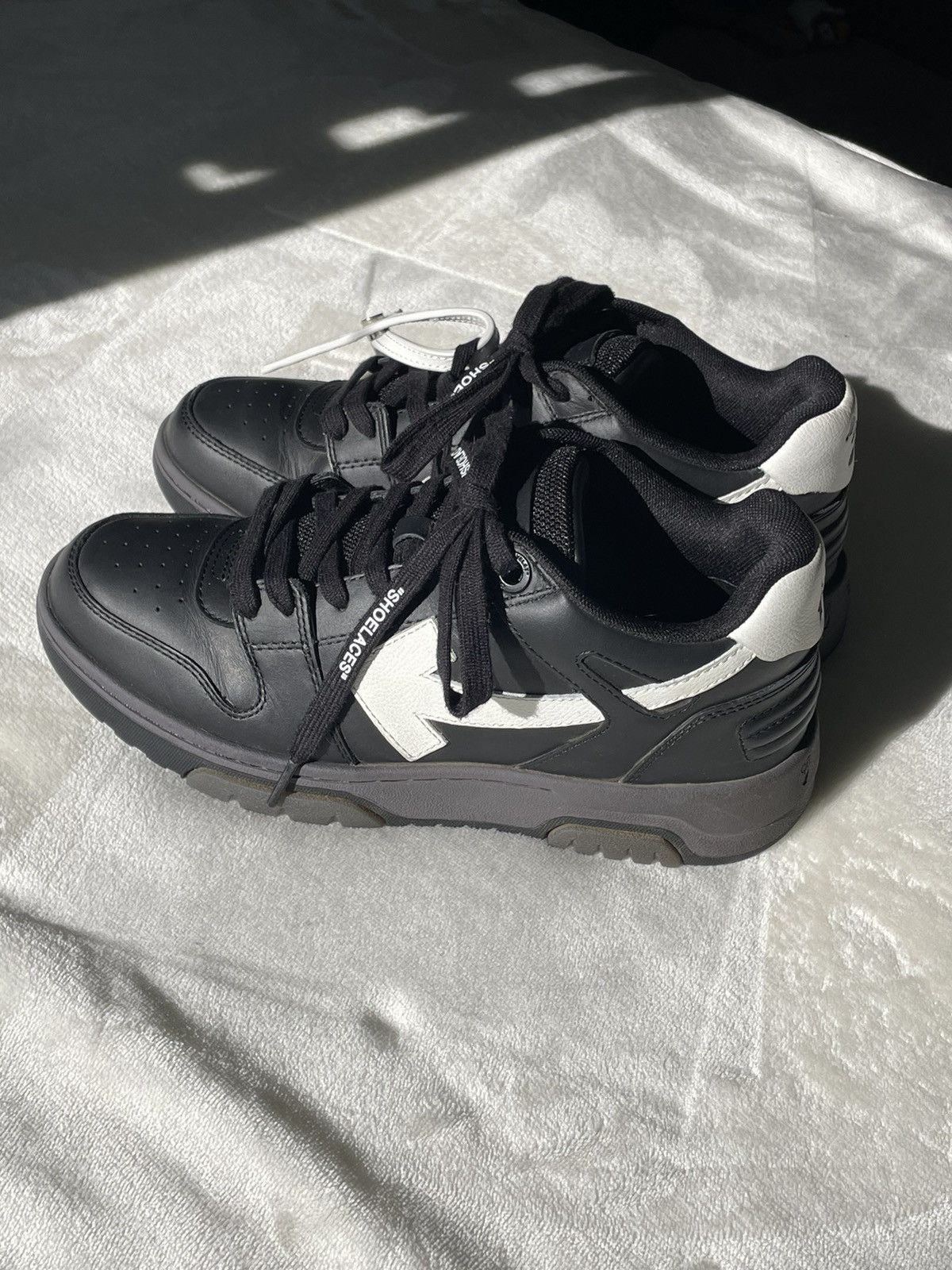 Off-White Off-White’s “OUT OF OFFICE” Sneakers in Black White Size US 6 / EU 39 - 2 Thumbnail