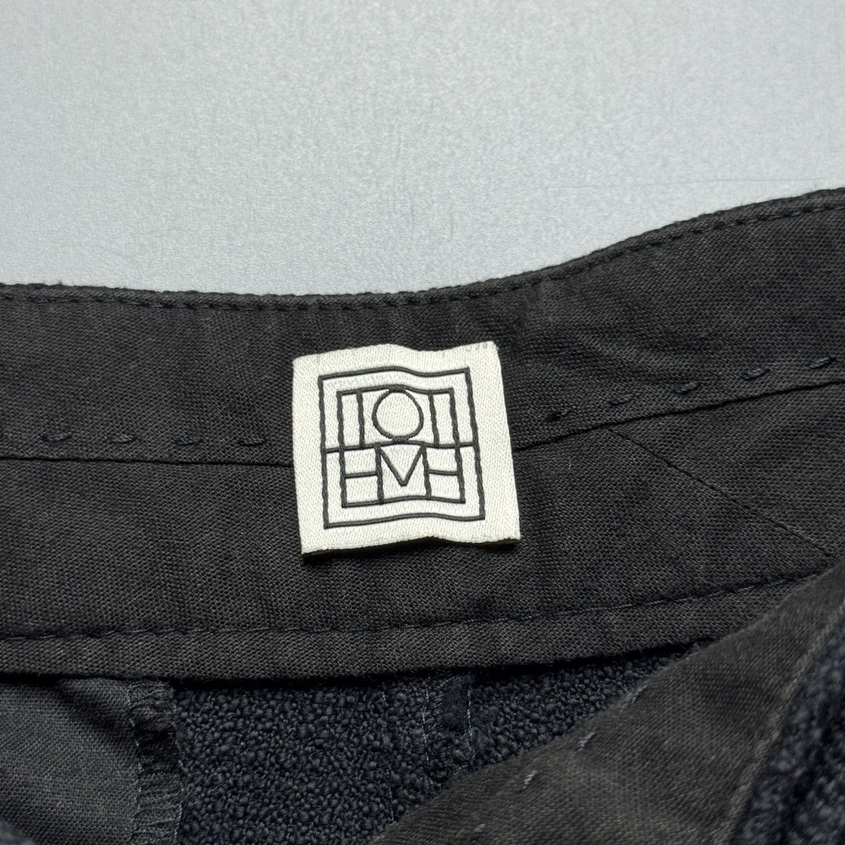 Toteme Toteme - Twisted Seam Faded Black Denim Type - Pants Size 28" / US 6 / IT 42 - 8 Thumbnail