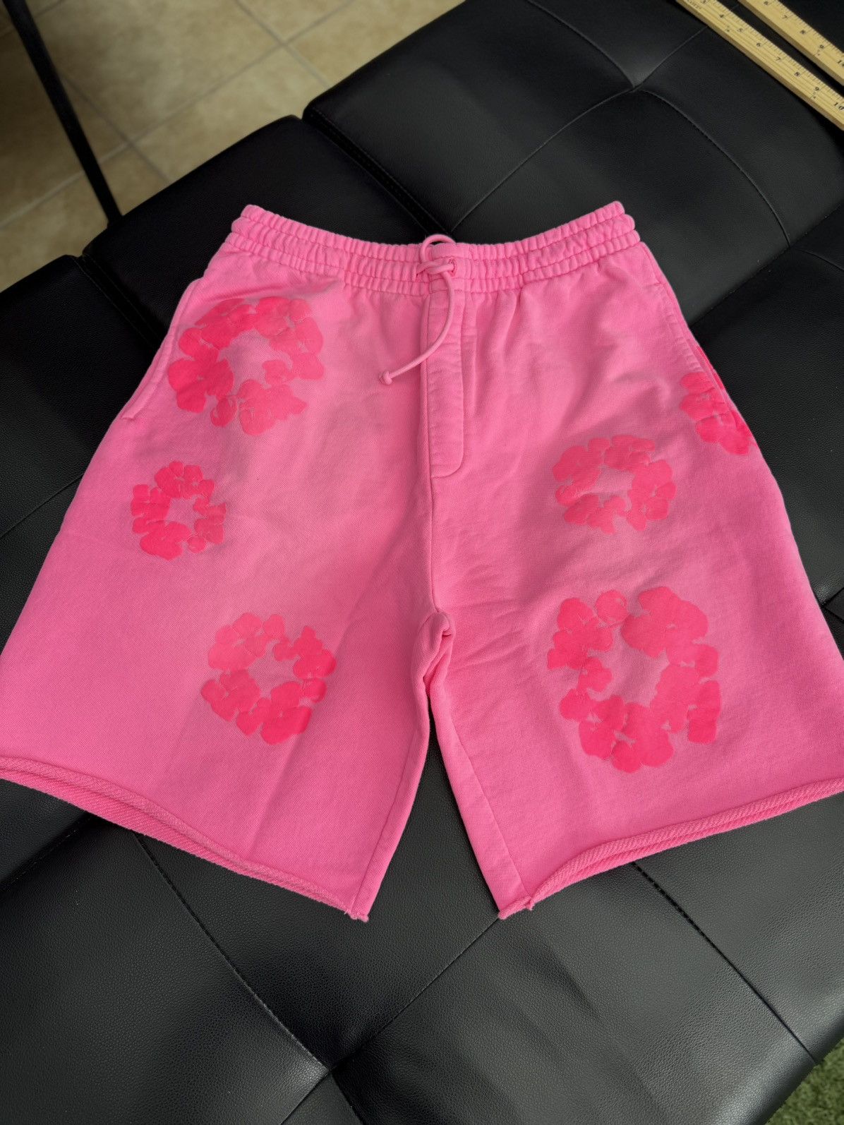 DENIM TEARS Denim Tears 2025 Cotton Wreath Shorts Pink Size Small Size US 29 - 4 Thumbnail