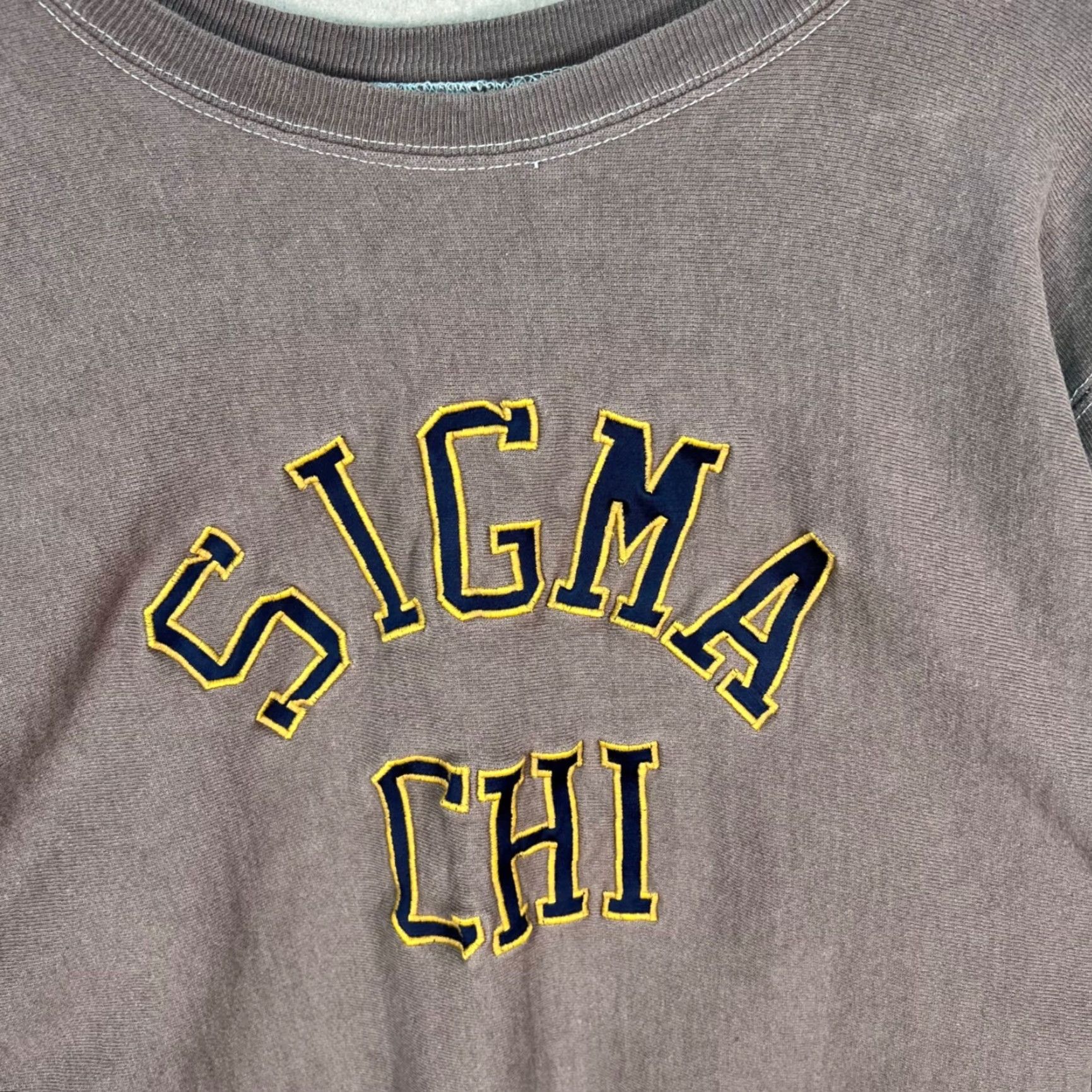 Champion VINTAGE Champion Reverse Weave Sweatshirt Large Mens 80s Gray Crewneck Pullover Sweatshirt 7/10 Stains Distressing 80s Theme Winter Spring Fall Size US L / EU 52-54 / 3 - 4 Thumbnail
