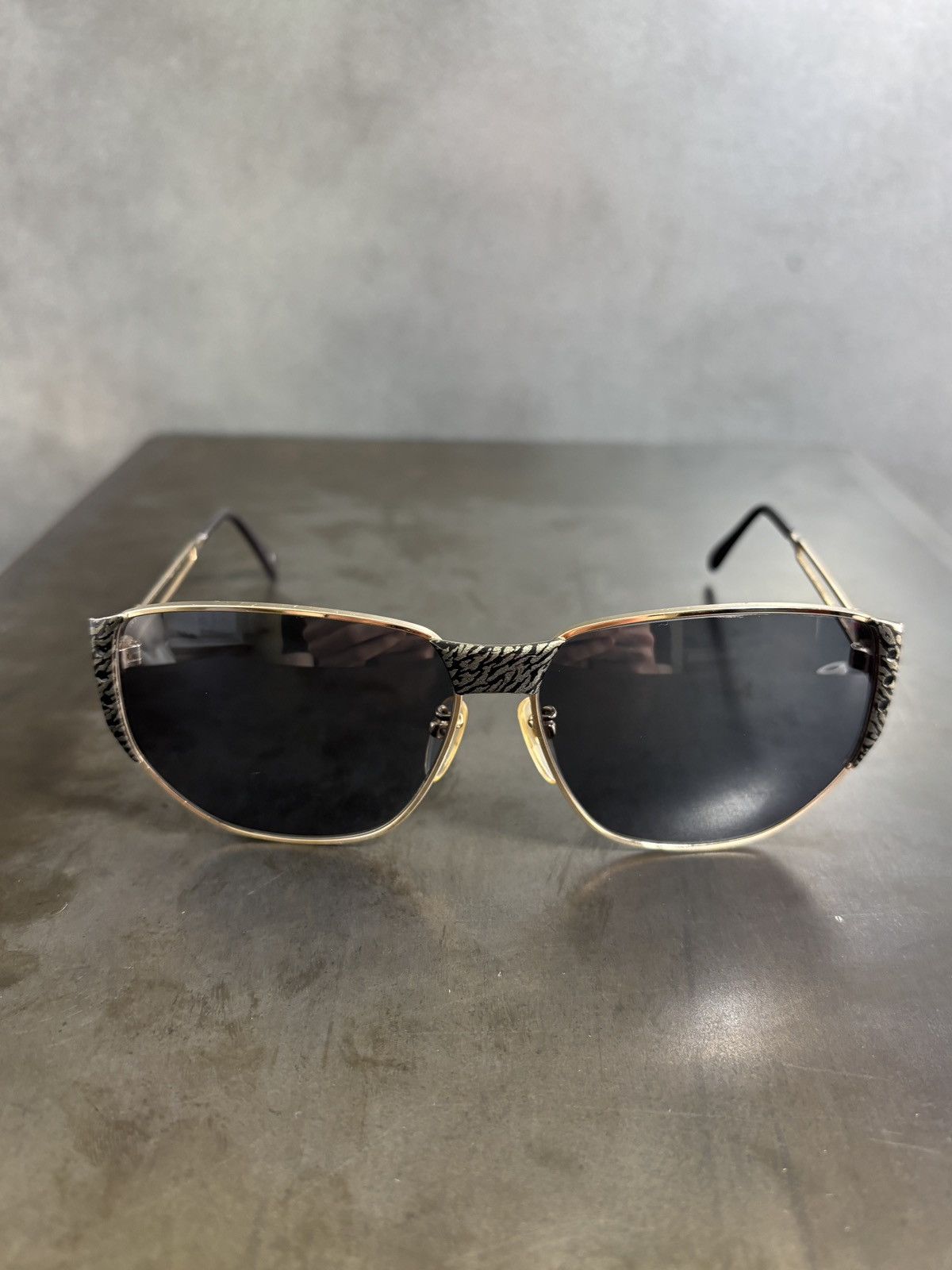 Valentino 1980s Vintage Valentino Sunglasses Metal Aviator 5419 Case Size ONE SIZE - 20 Thumbnail