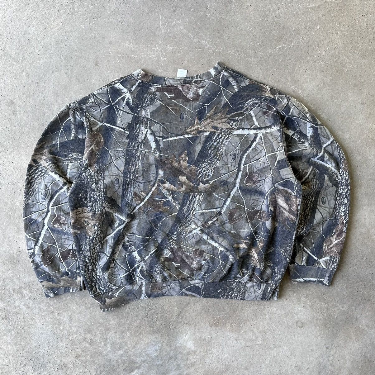 Vintage Y2K Carhartt Style Realtree Camo Crewneck Sweatshirt