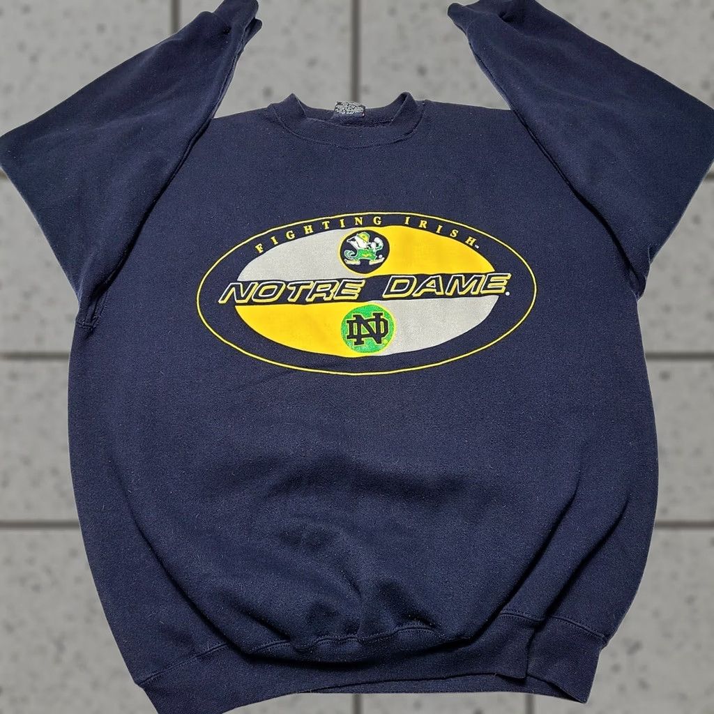 Vintage VINTAGE Notre Dame Fighting Irish Graphic Sweatshirt L Men's Blue 90s Crew Neck Pullover Sweatshirt Size US L / EU 52-54 / 3 - 1 Thumbnail