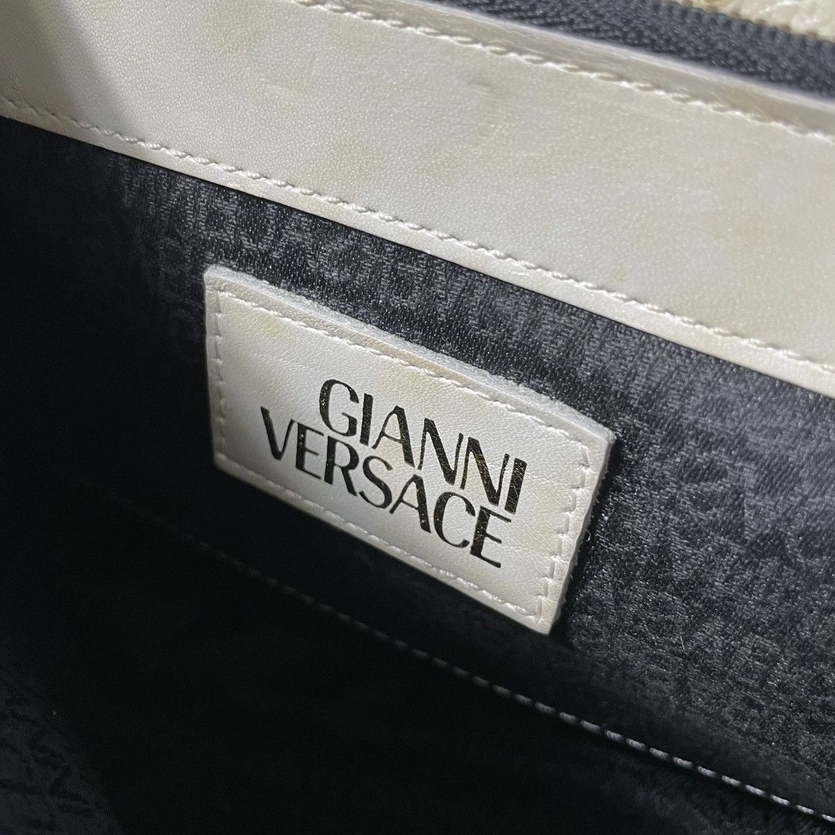 Versace GIANNI VERSACE PEARL WHITE OSTRITCH HAND BAG Size ONE SIZE - 17 Thumbnail
