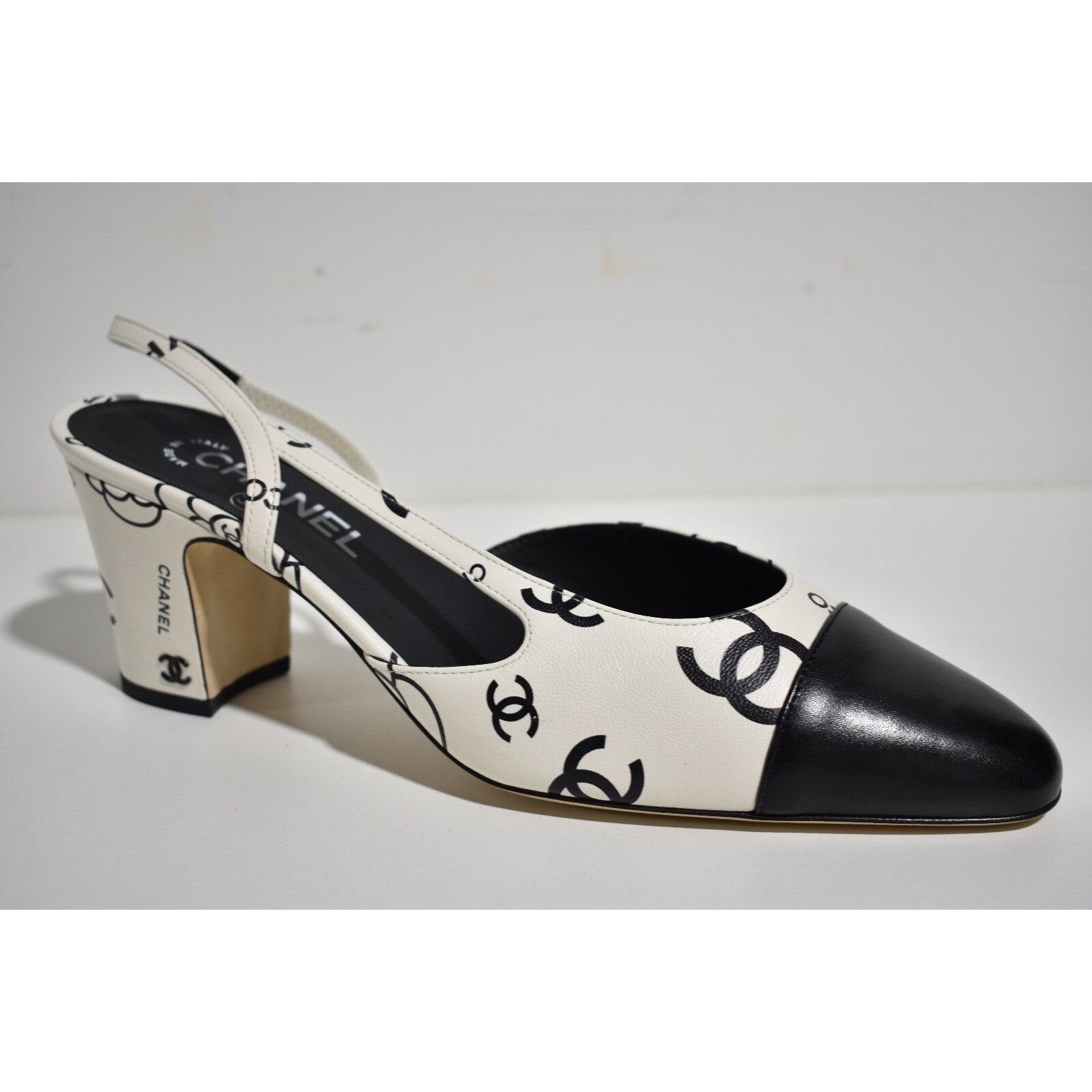 Chanel Chanel Sling White Black CC Logo Slingback Sandal Heel 37 Size US 7 / IT 37 - 2 Thumbnail