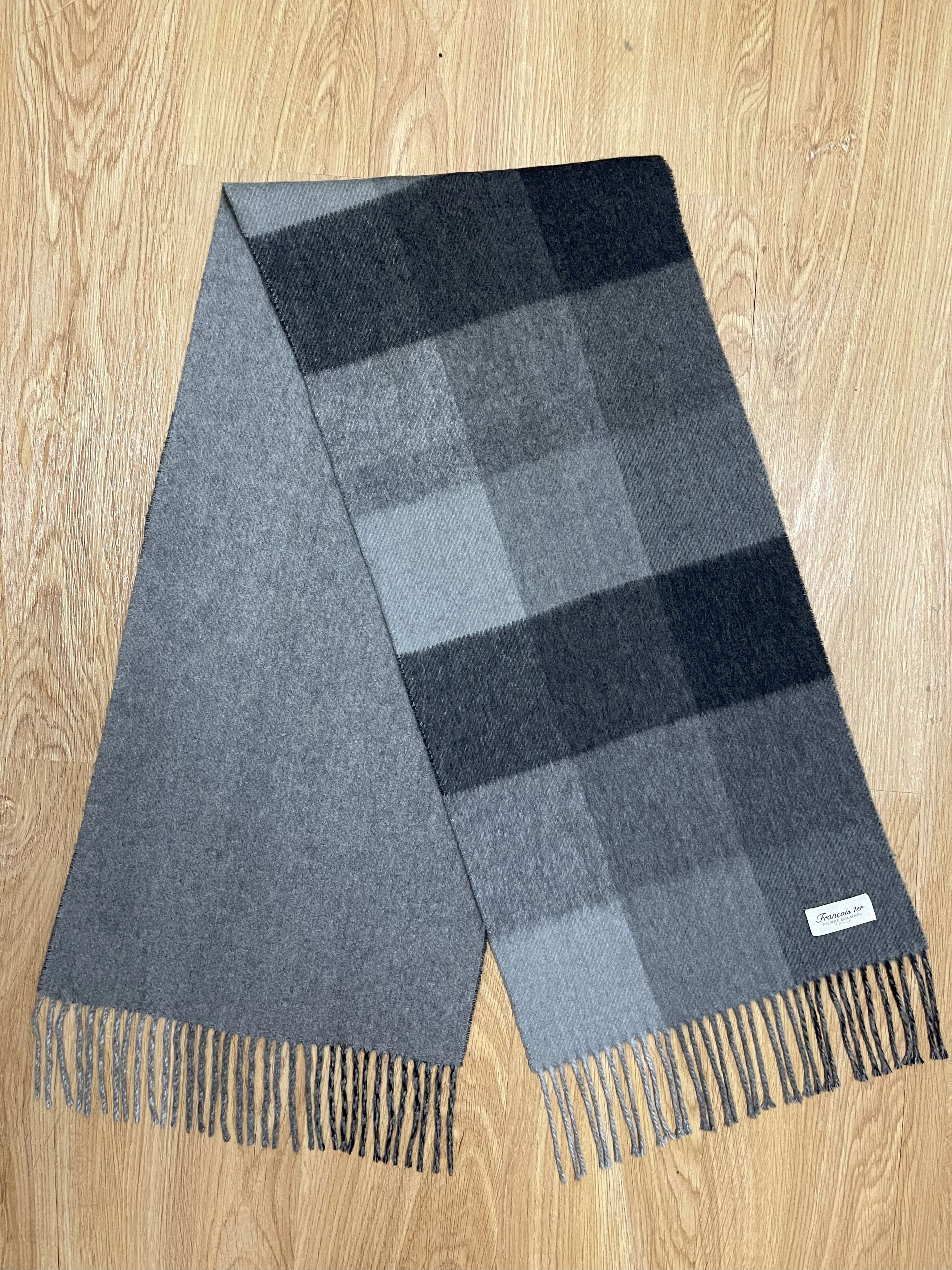 Pierre Balmain Vintage Pierre Blamain Scarf / Muffler - 6051 Size ONE SIZE - 5 Thumbnail