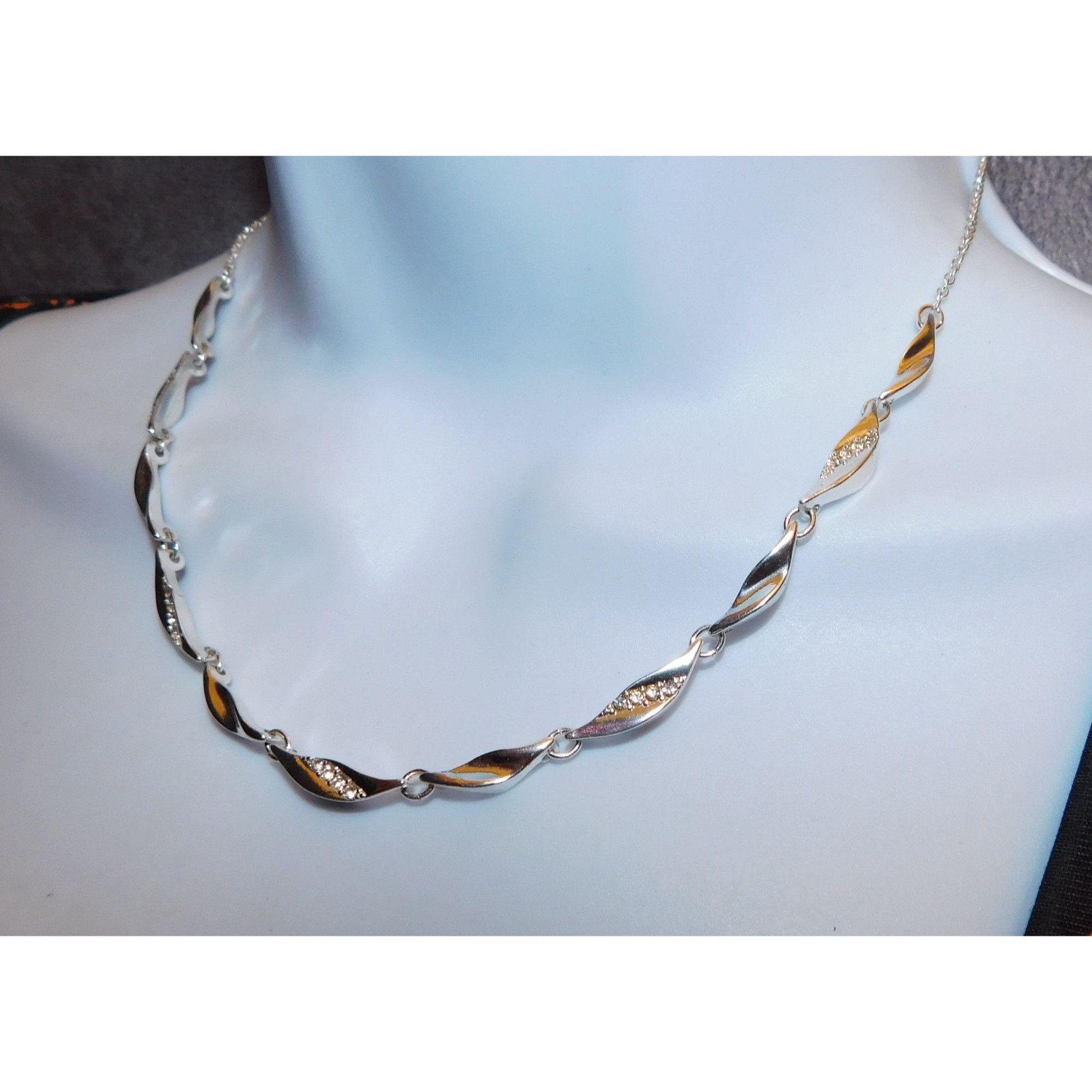 Other Rhinestone Twisted Leaf Link Necklace With Rhinestone Accent Size ONE SIZE - 4 Thumbnail