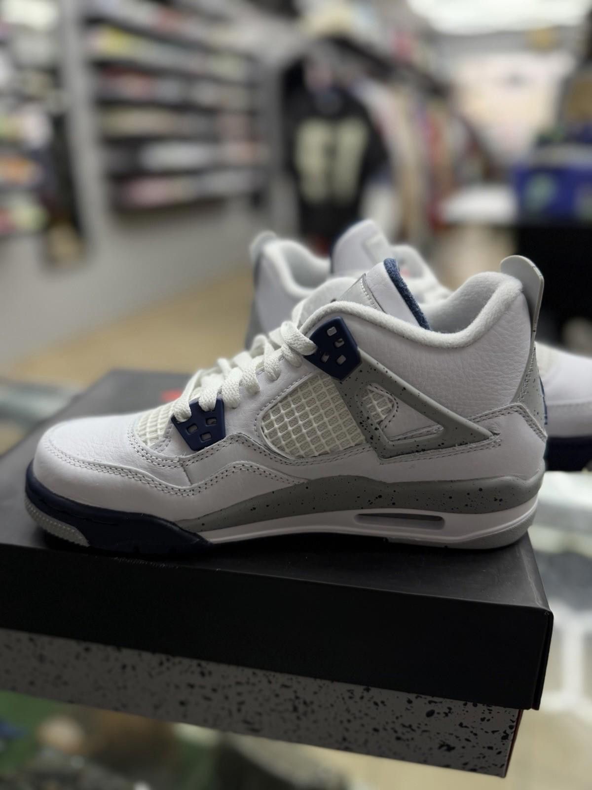 Jordan Brand Jordan 4 Retro Midnight Navy (GS) 408452-140 Size 5.5Y Size US 5.5 / EU 38 - 8 Thumbnail