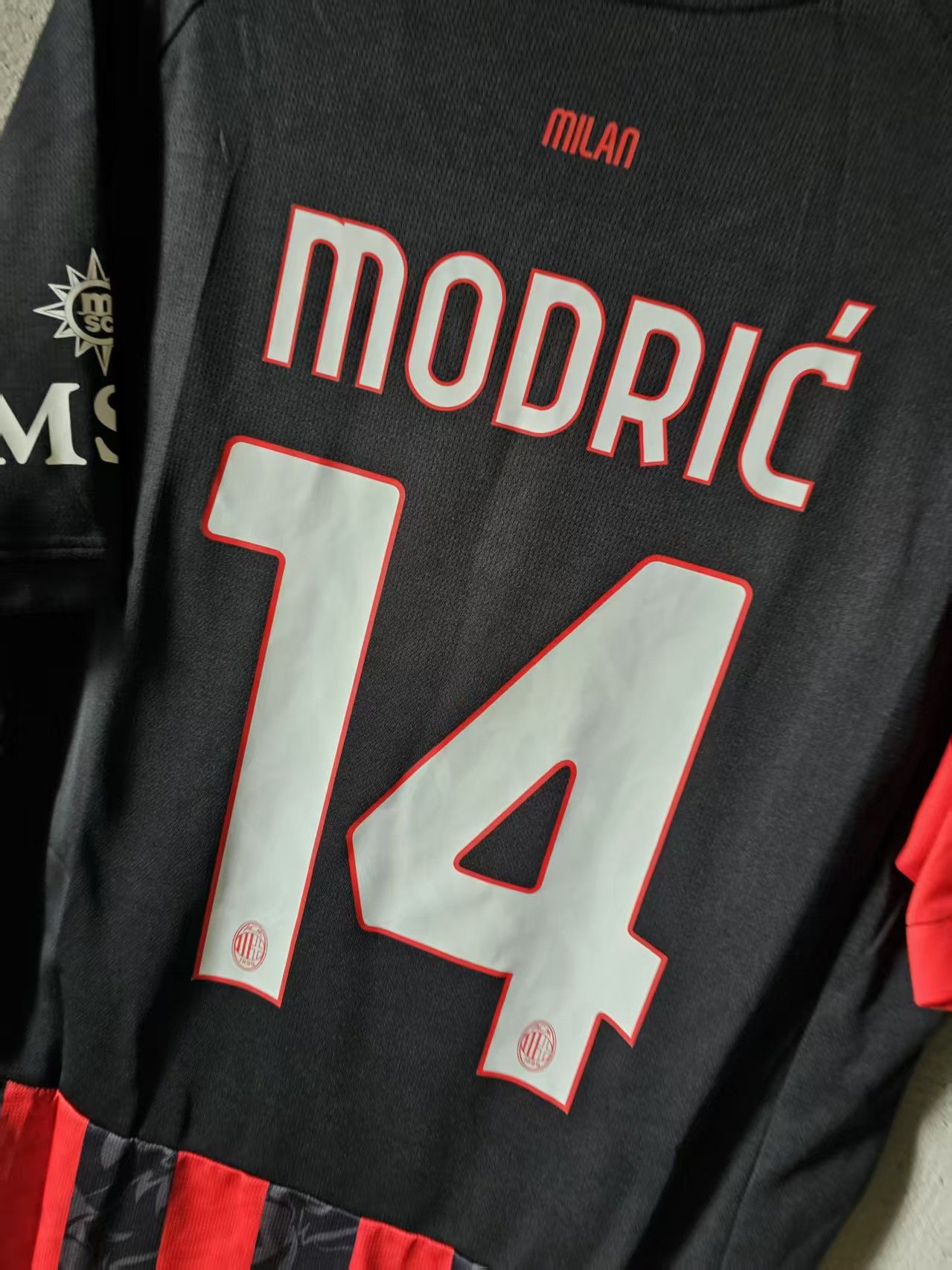 Other 25 26 AC Milan 14 Luka Modrić Jersey Size US L / EU 52-54 / 3 - 5 Thumbnail