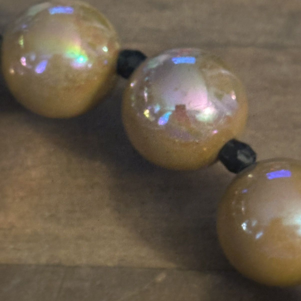 Vintage Vintage chunky iridescent tan lucite bead necklace Size ONE SIZE - 4 Thumbnail
