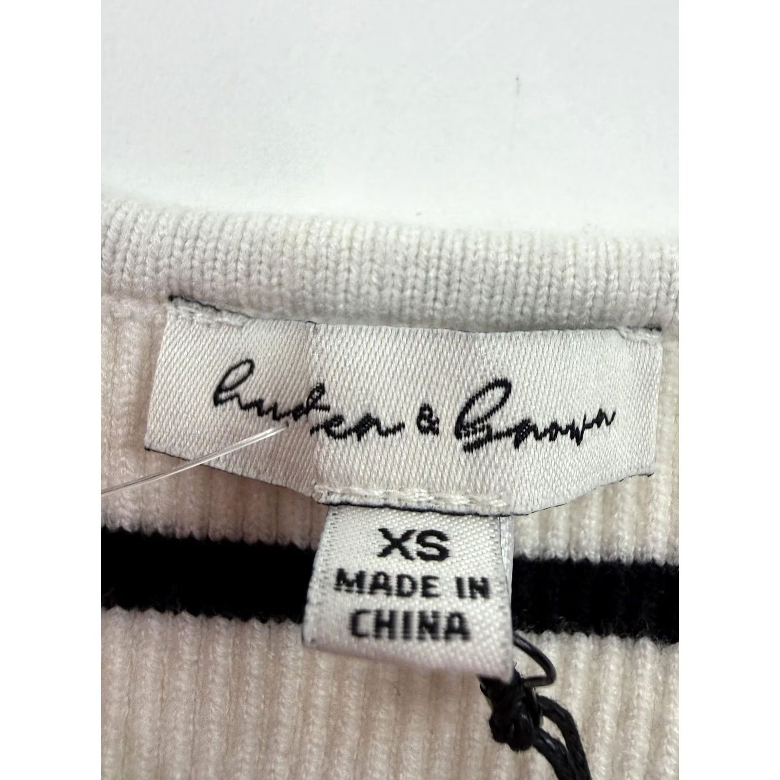 Hunter VINTAGE Hunter & Brown Sweater Vest Womens XS White Stripe Ribbed Knit Cropped Size XS / US 0-2 / IT 36-38 - 4 Thumbnail
