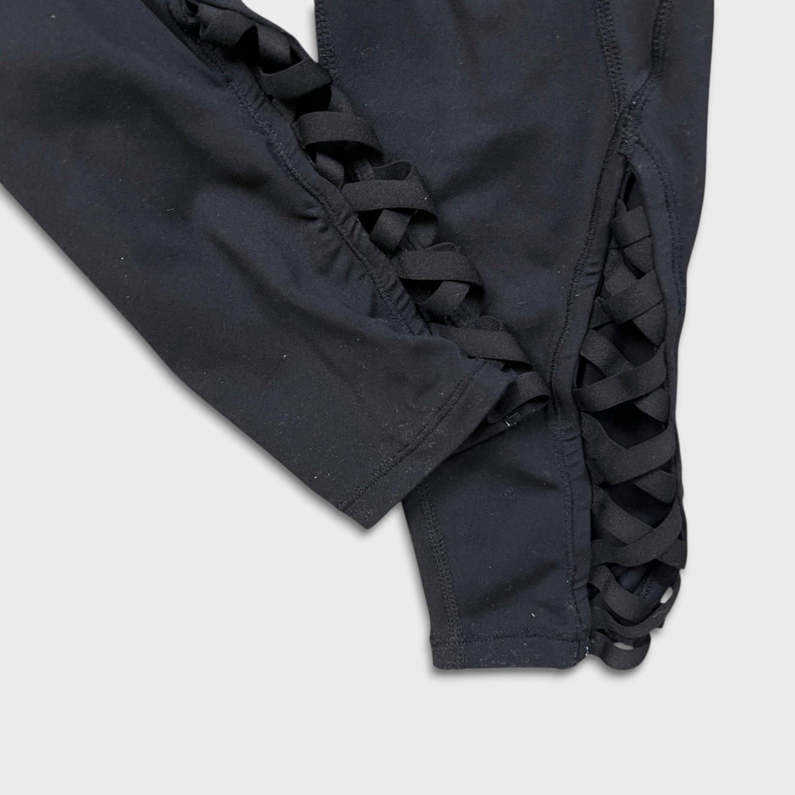 Lululemon Lululemon Pants Large Crisscross Lattice Pilates Leggings Size 32" / US 10 / IT 46 - 7 Thumbnail