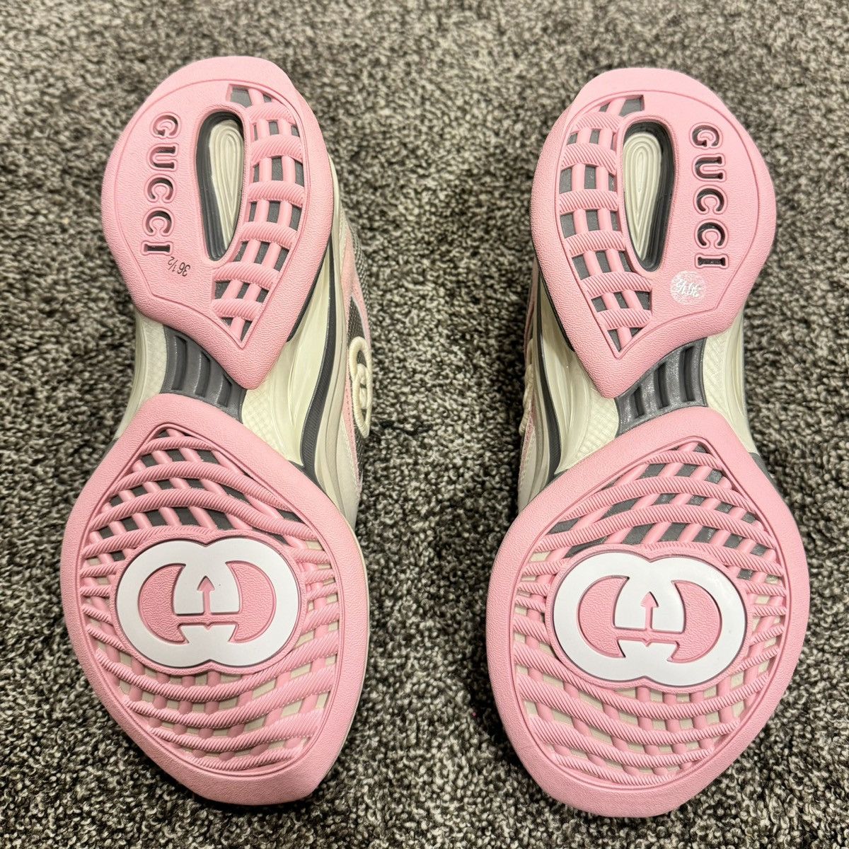 Gucci Gucci Wmns Run Sneaker Ivory Pink Grey Size US 6.5 / IT 36.5 - 8 Thumbnail