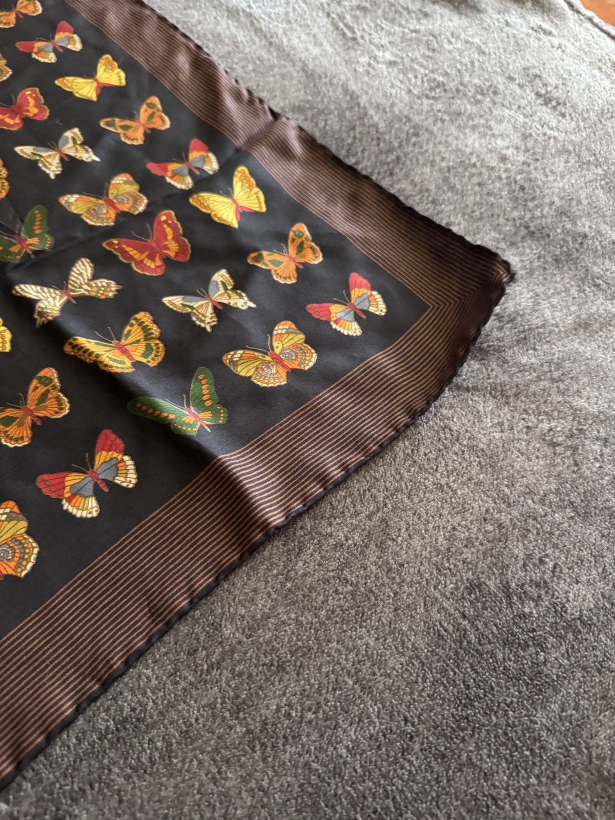 Gucci Gucci Foulard Gucci Farfalle, V. Accornero 1981 RARE Size ONE SIZE - 7 Thumbnail