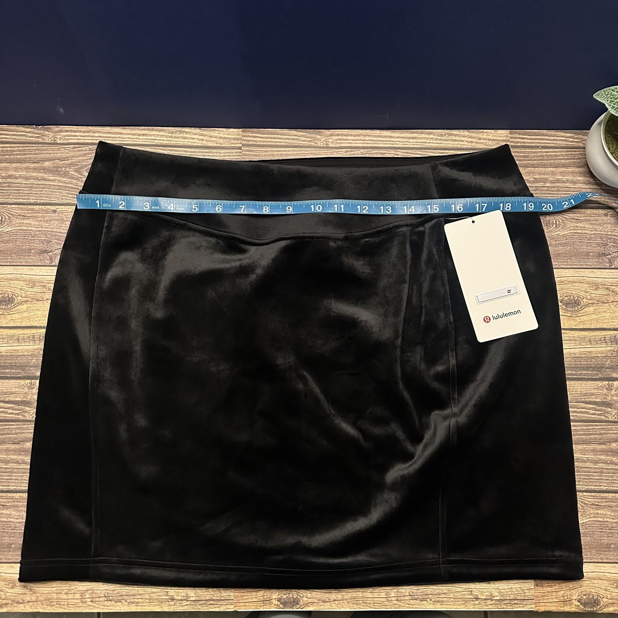 Lululemon Lululemon Scuba High Rise Mini Skirt Velvet NWT Size XL Size 34" / US 12 / IT 48 - 4 Thumbnail