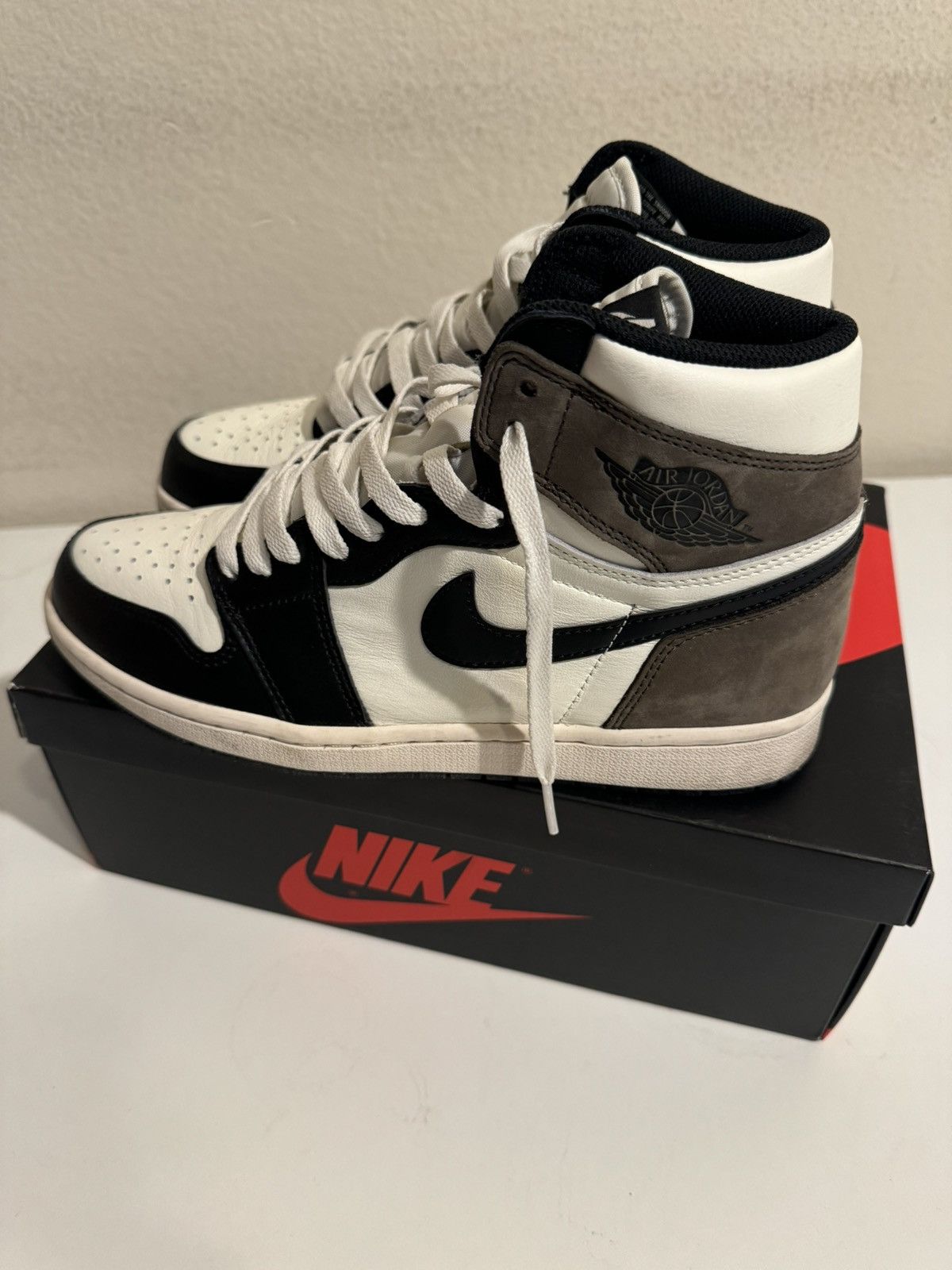 Nike Air Jordan 1 Retro High Mocha/Black Size US 9 / EU 42 - 5 Thumbnail