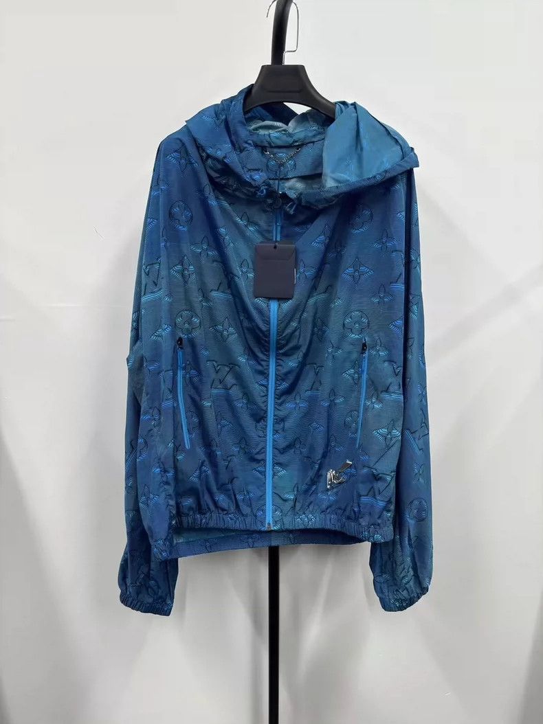 Louis Vuitton louis vuitton blue logo hooded jacket-dmc Size US L / EU 52-54 / 3 - 1 Thumbnail