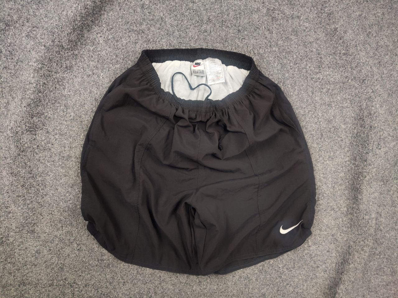 Nike Vintage 90's Nike Gray Nylon Swoosh Pocket Casual Shorts Y2K Size US 34 / EU 50 - 3 Thumbnail