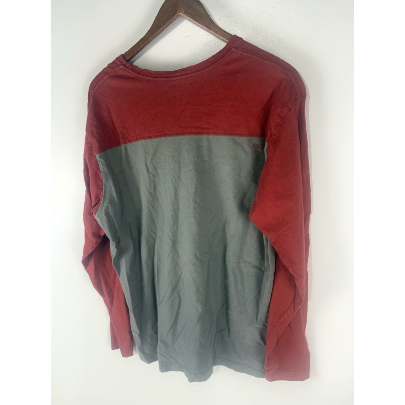 ASCENO Ascend Colorblock Long Sleeve T-Shirt Mens Size L Red/Gray Outdoor Classic Size US L / EU 52-54 / 3 - 5 Thumbnail