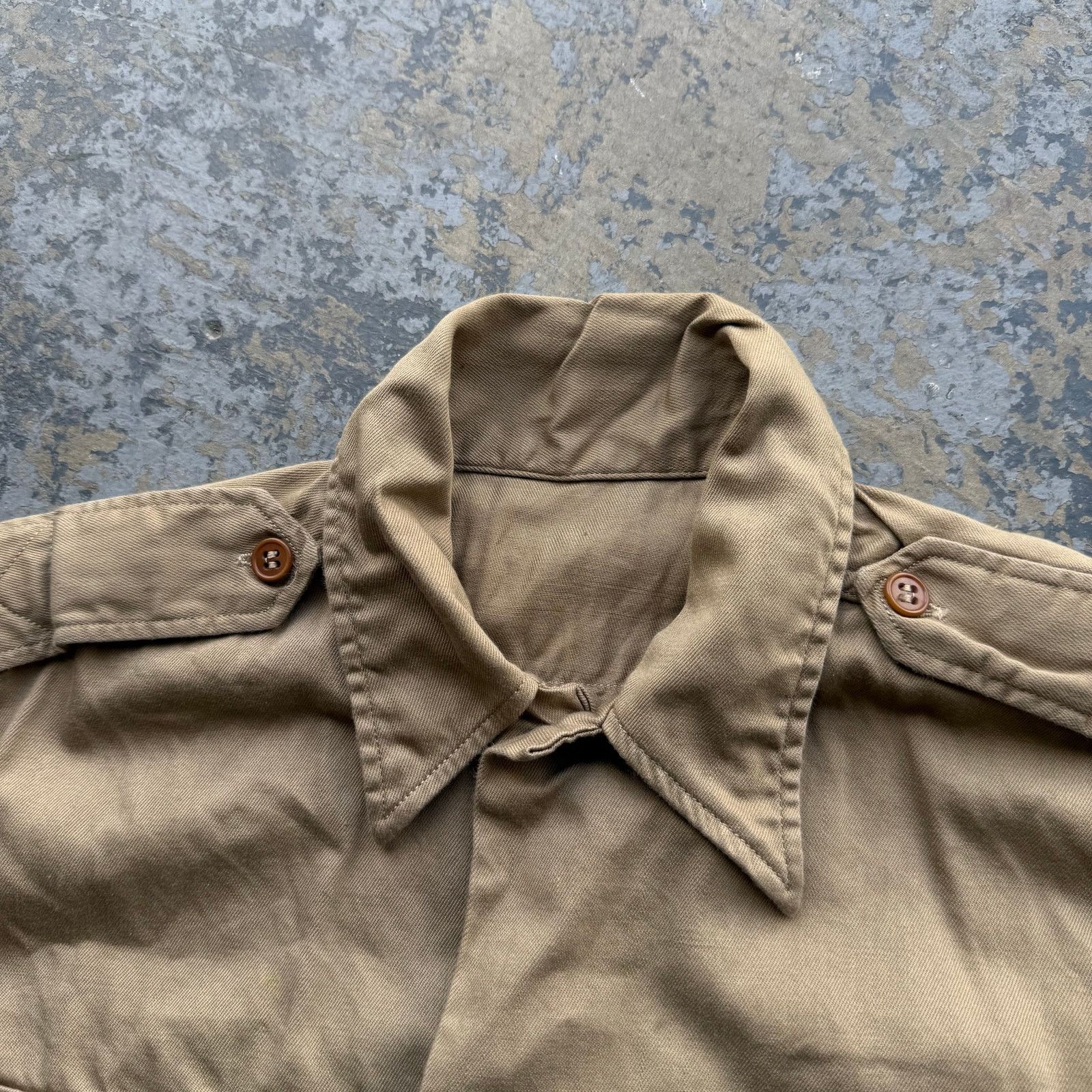 Vintage Vintage 1950s US Army Poplin Khaki Shirt Mens Size US M / EU 48-50 / 2 - 2 Thumbnail