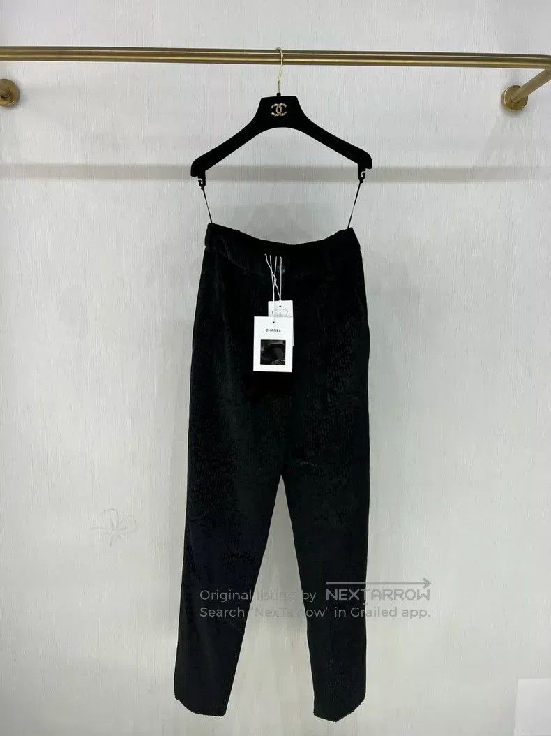 Chanel Chanel Embossed dark-printed trousers Size 42" / US 20 - 7 Thumbnail
