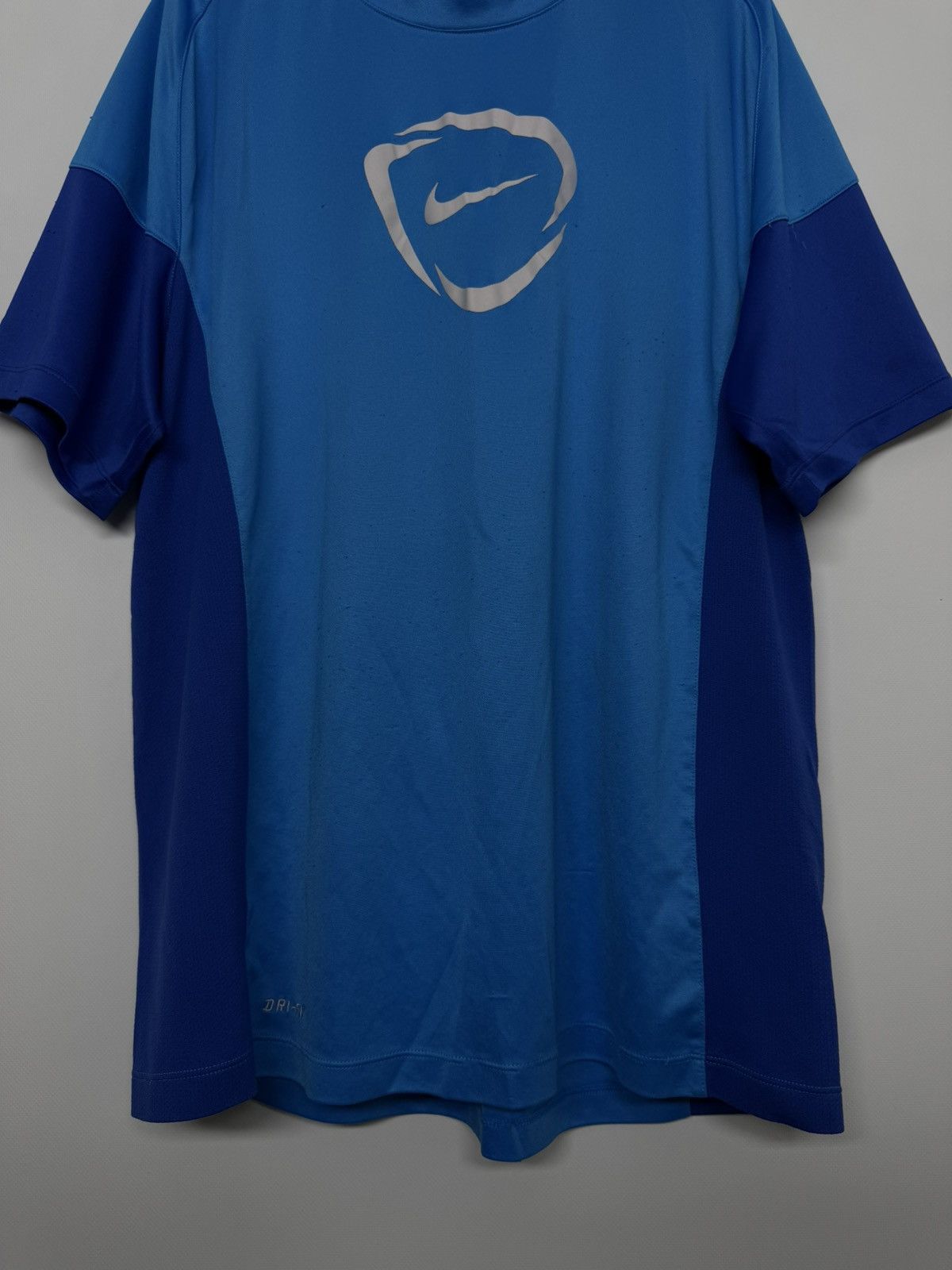 Nike Vintage Nike Y2k t shirt swoosh logo 00’s Size US XL / EU 56 / 4 - 7 Thumbnail
