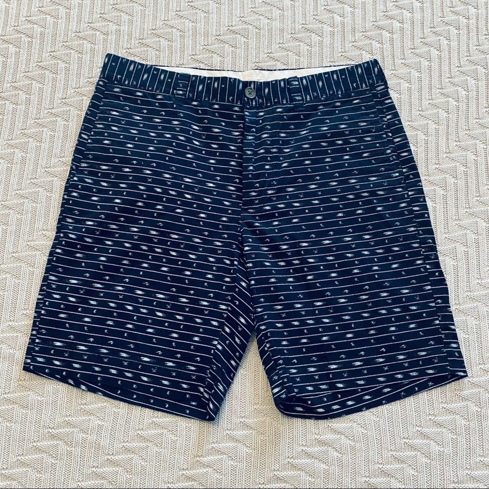 J.Crew J Crew navy patterned shorts Size US 33 - 1 Thumbnail