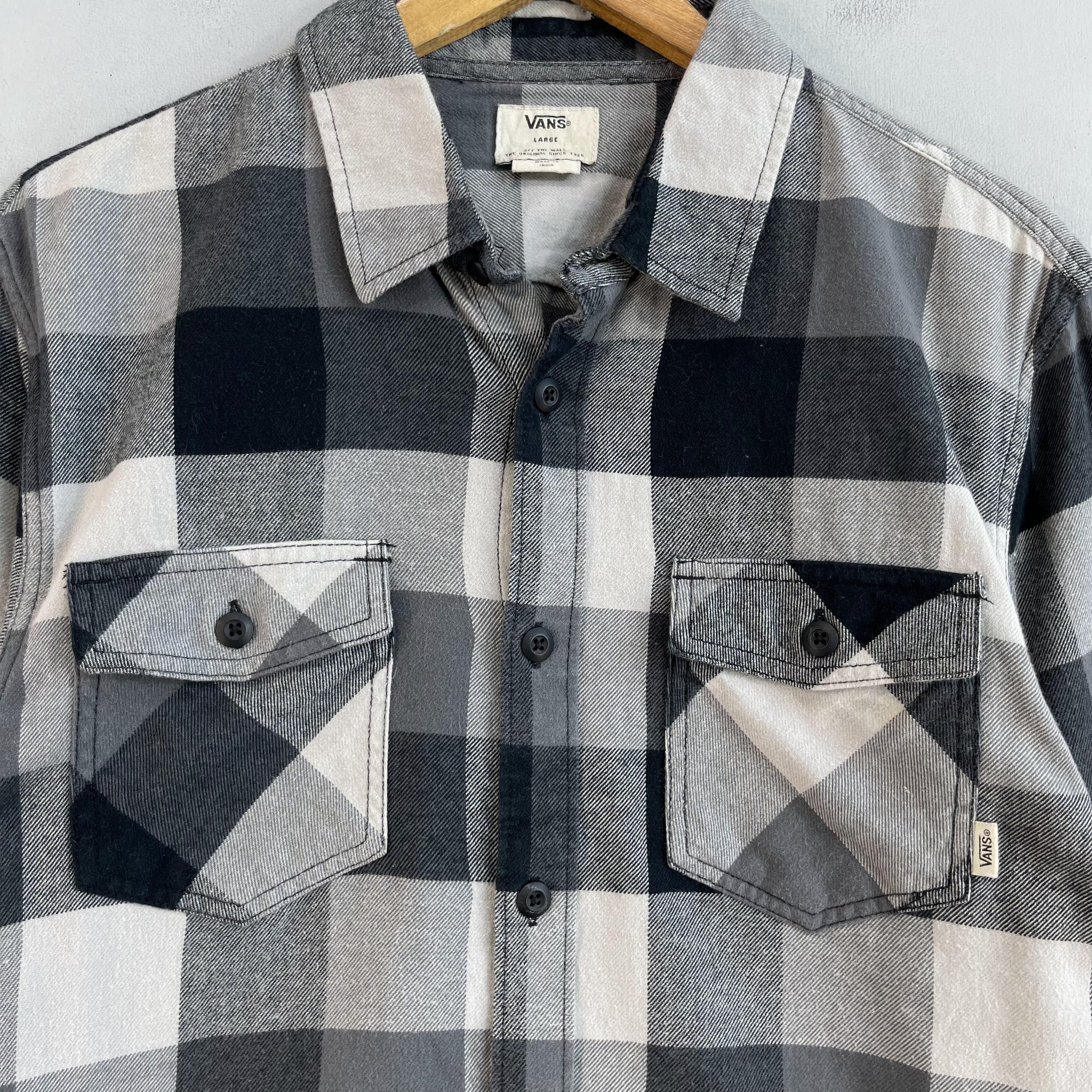 Flannel × Vans Vintage VANS Plaid Black/Gray Flannel Shirt Button Up Size US M / EU 48-50 / 2 - 2 Thumbnail
