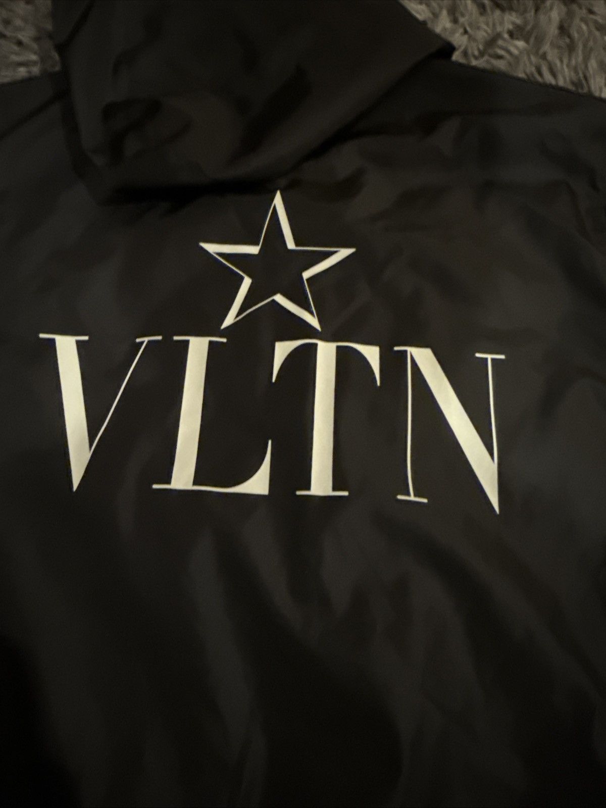 Valentino $ 1200 BNWT Auth VALENTINO Star Windbreaker Italy Size 50 Size US M / EU 48-50 / 2 - 4 Thumbnail