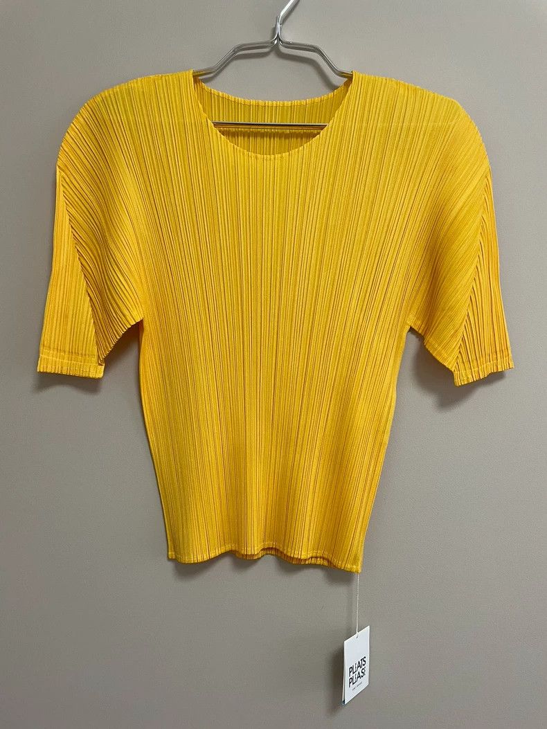 Issey Miyake issey miyake size:3 Yellow short-sleeved top 2505-Nextarro Size US XXS / EU 40 - 1 Thumbnail