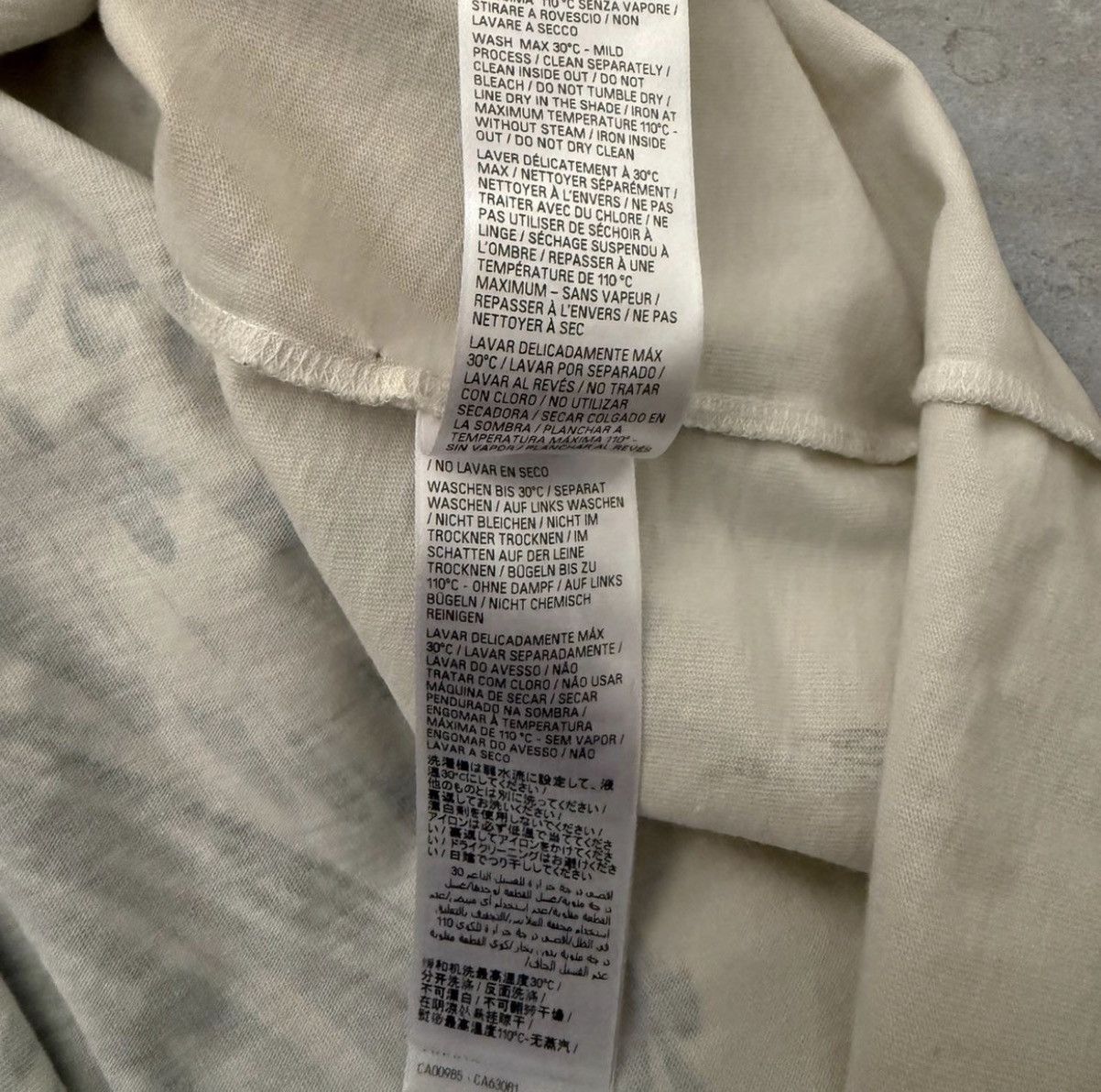 Balenciaga balenciaga tattoo distressed long sleeve Size US M / EU 48-50 / 2 - 7 Thumbnail