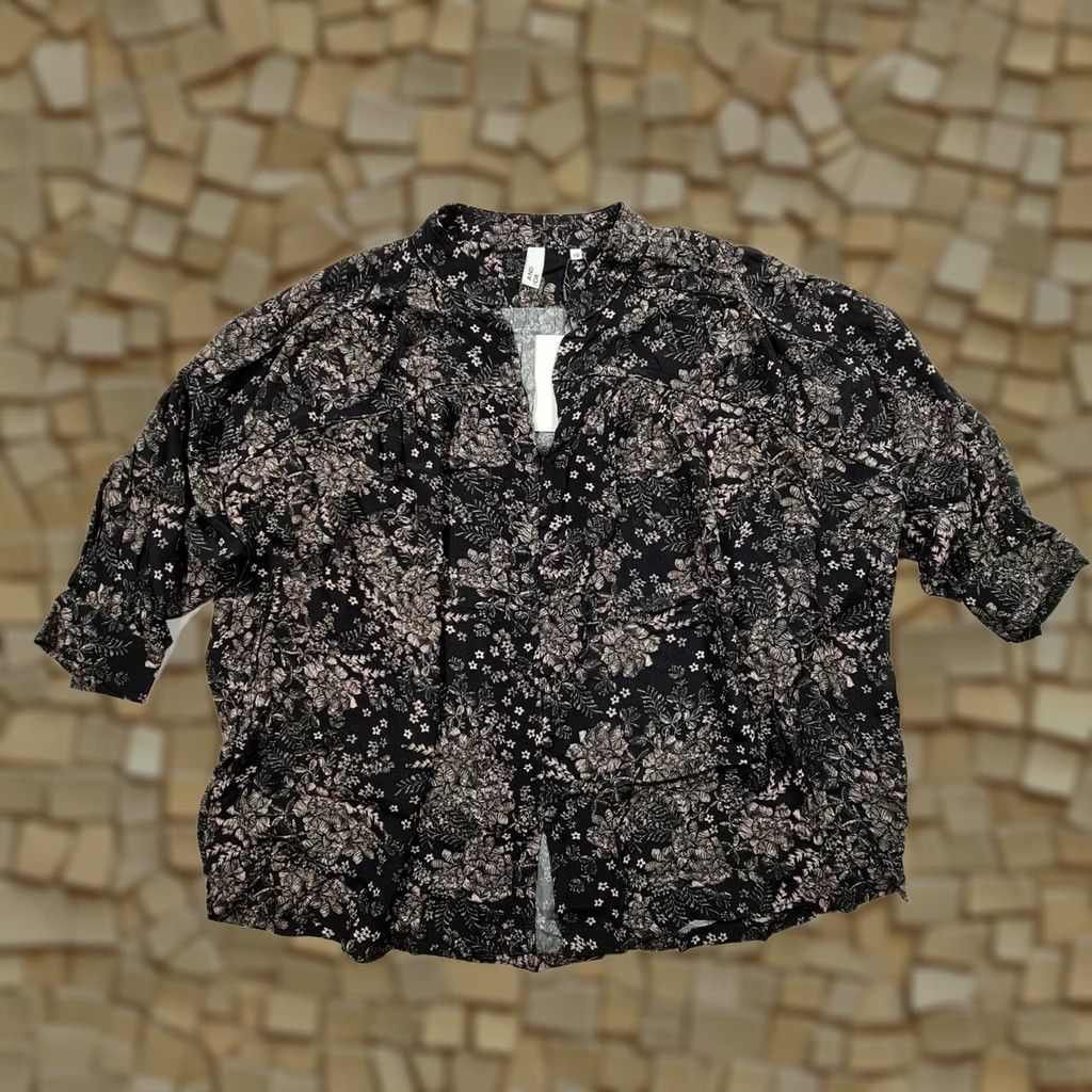Vintage AND/ OR Womens Shirt Black 10 Floral 3/4 Sleeves Button Up Top V-Neck Relaxed Fit Size L / US 10 / IT 46 - 1 Thumbnail