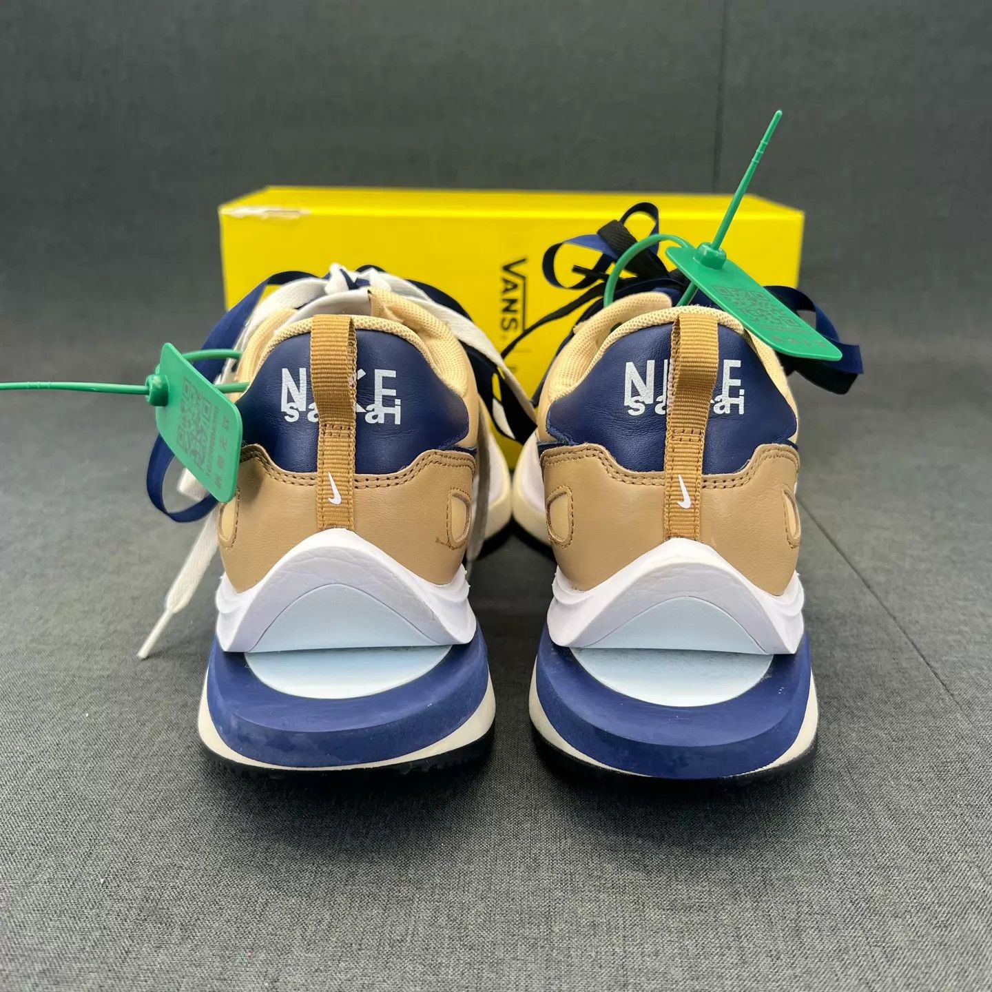 Nike Nike sacai vaporwaffle sesame khaki 47.5 like new 1 wear Size US 14 / EU 47 - 6 Thumbnail