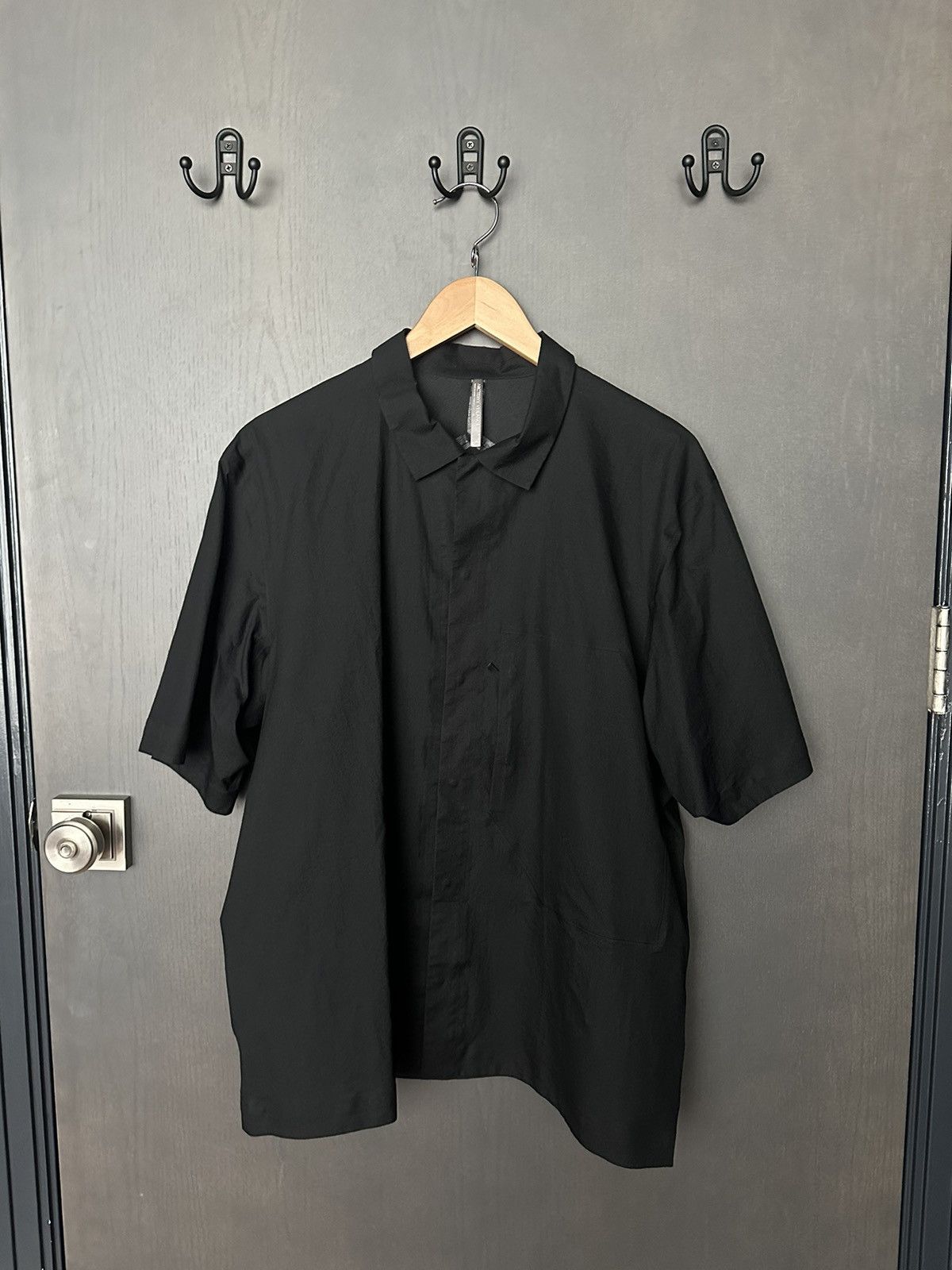 image of Arcteryx Veilance Demlo Shirt Ss - Large in Black, Men's