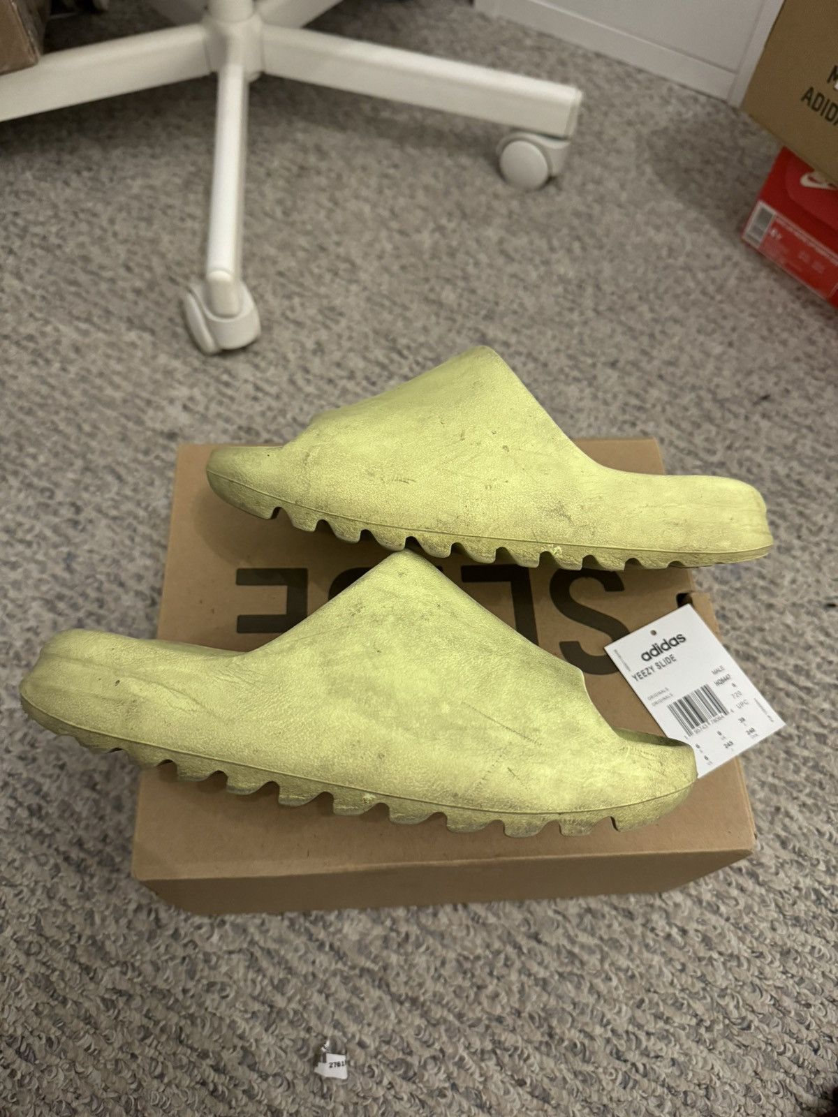 Yeezy Yeezy Slide Green Glow Size US 6 / EU 39 - 1 Thumbnail