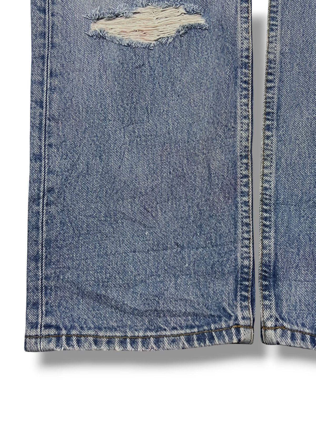 Levi's Vintage 00s Levi’s 501 - Faded Light Wash, Heavy Distressed Size US 30 / EU 46 - 6 Thumbnail