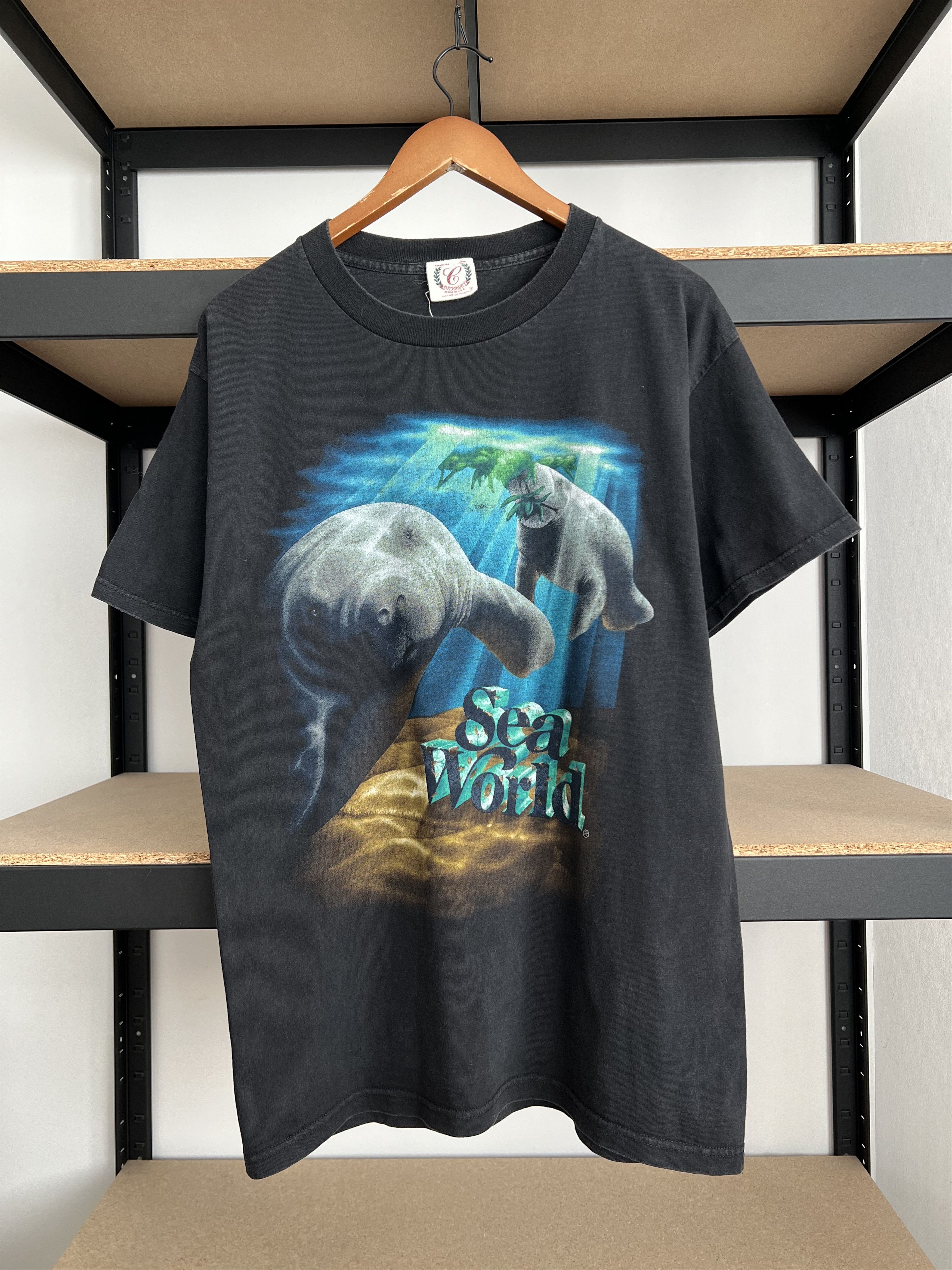 Vintage Vintage 90s Manatee Trichechus Manatus Sea World T-shirt Size US M / EU 48-50 / 2 - 1 Thumbnail
