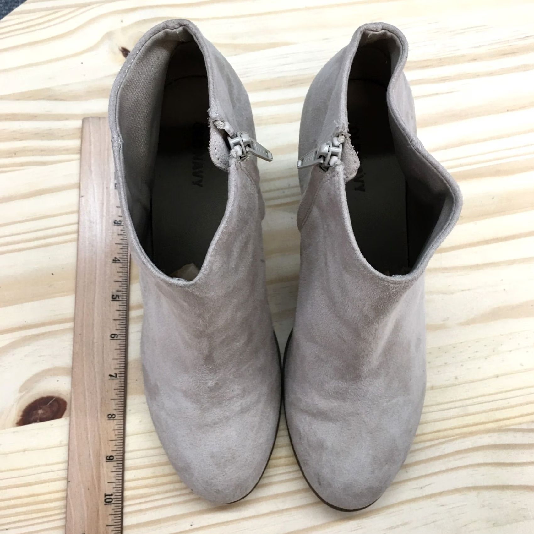 Old Navy Old Navy Boots Womens 9 Ankle Booties Beige Faux Suede Heel Zip Casual Bootie Size US 9 / IT 39 - 7 Thumbnail