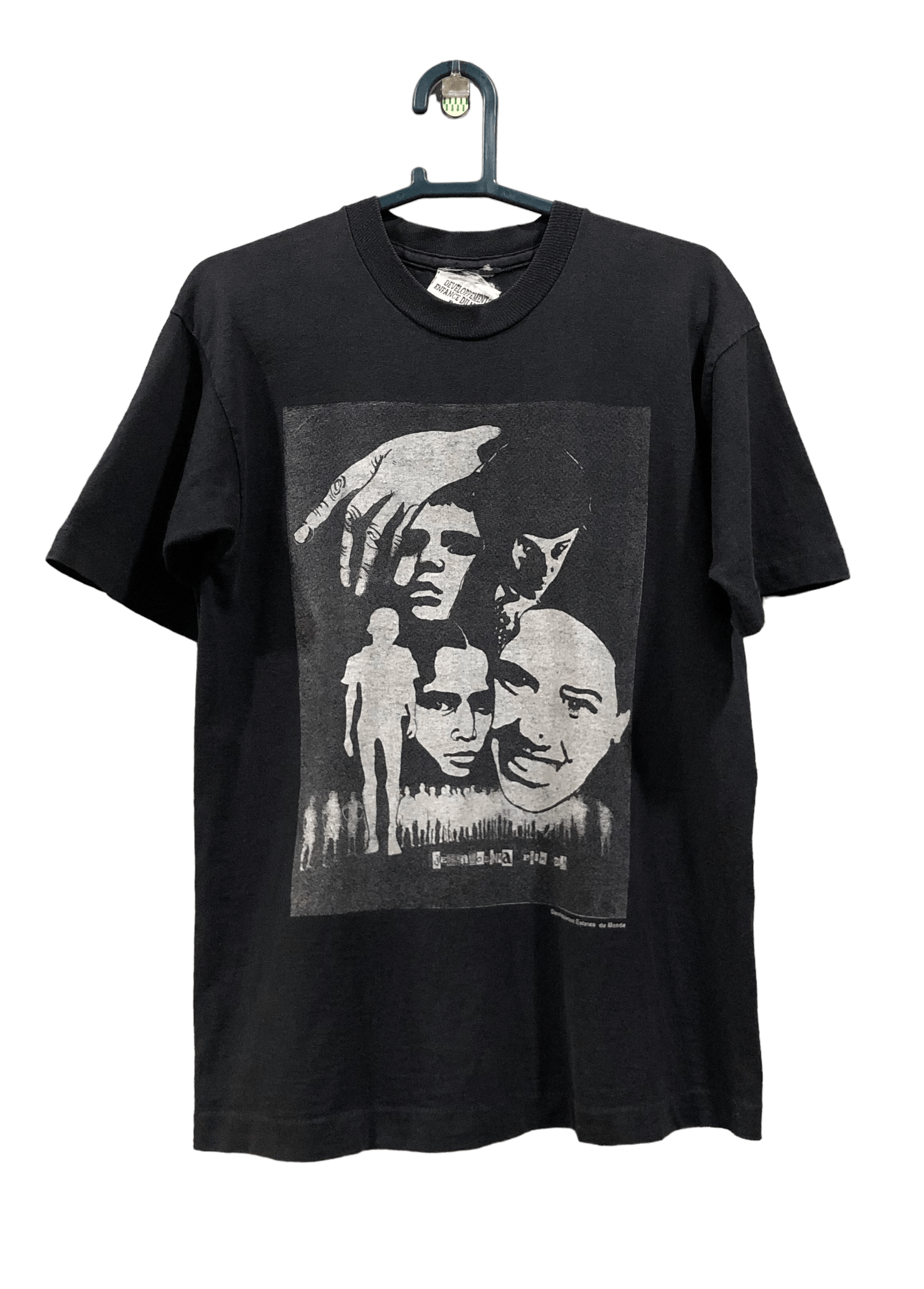 Vintage 🔥90s Developpement Enfance Du Monde Tshirt by JEAN COLONNA Size US S / EU 44-46 / 1 - 1 Thumbnail