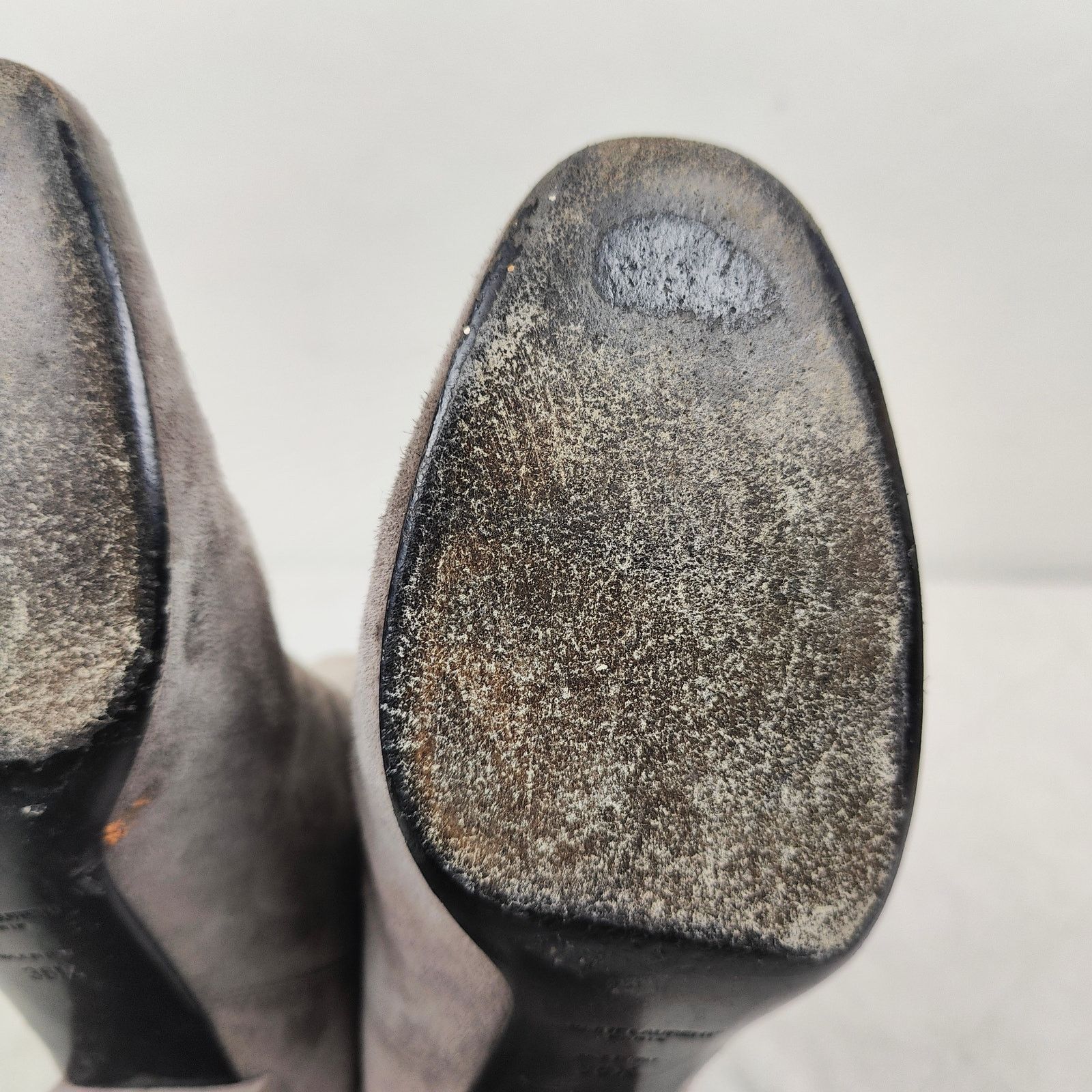 Saint Laurent Paris Saint Laurent Lou Suede Chelsea Boots Womens 38.5 8.5 Gray Size US 8.5 / IT 38.5 - 9 Thumbnail