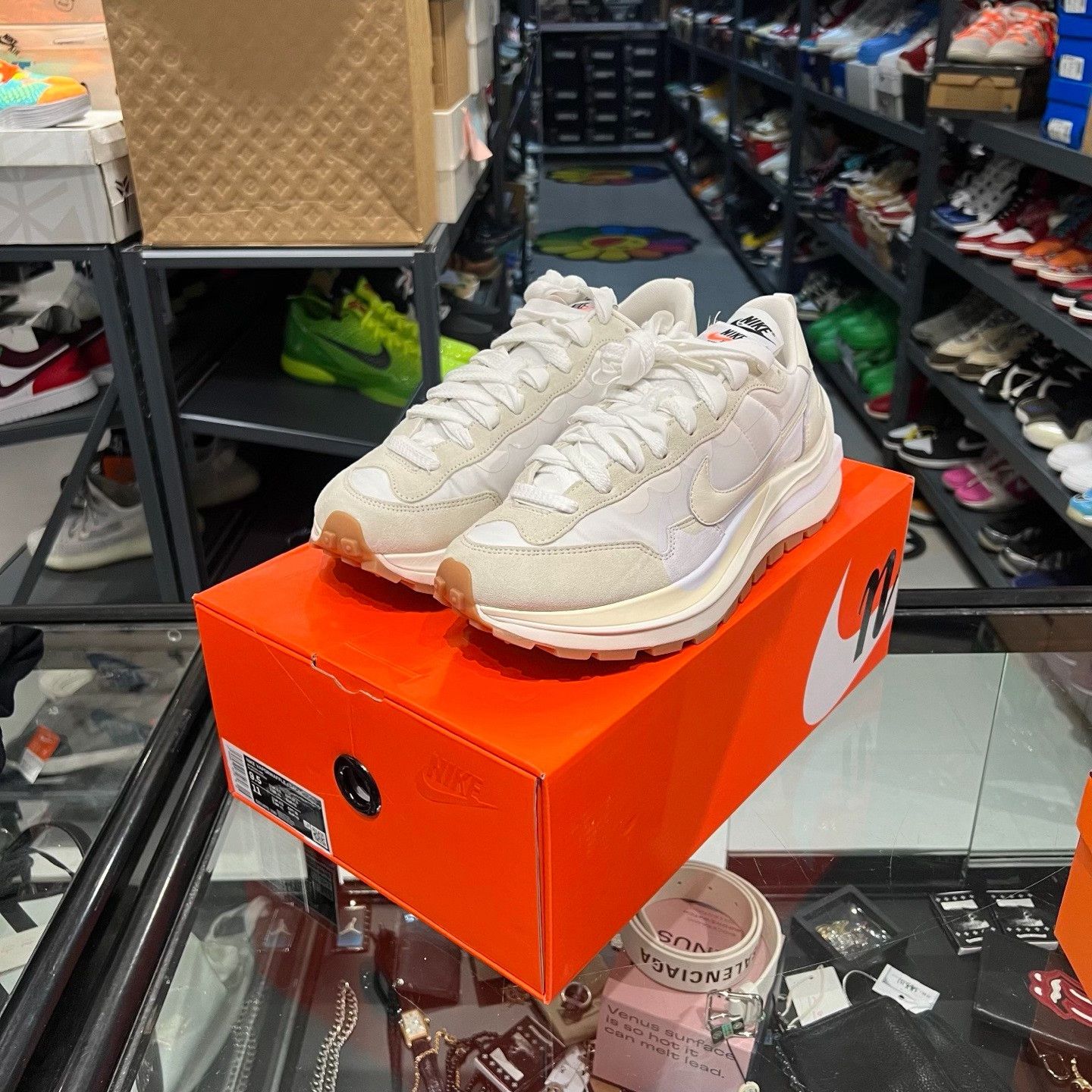 Nike Nike White Lowtop Sneakers 10 Men Size US 10 / EU 43 - 1 Thumbnail