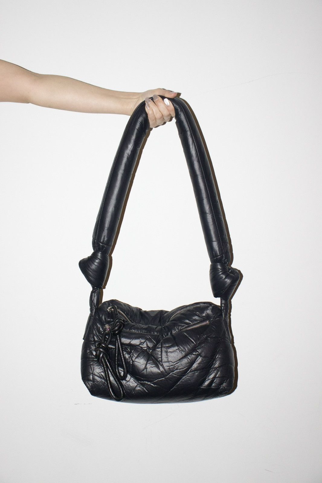 Dries Van Noten DRIES VAN NOTEN LARGE KNOTTED HANDLE CRINKLED CUSHION BAG Size ONE SIZE - 1 Thumbnail