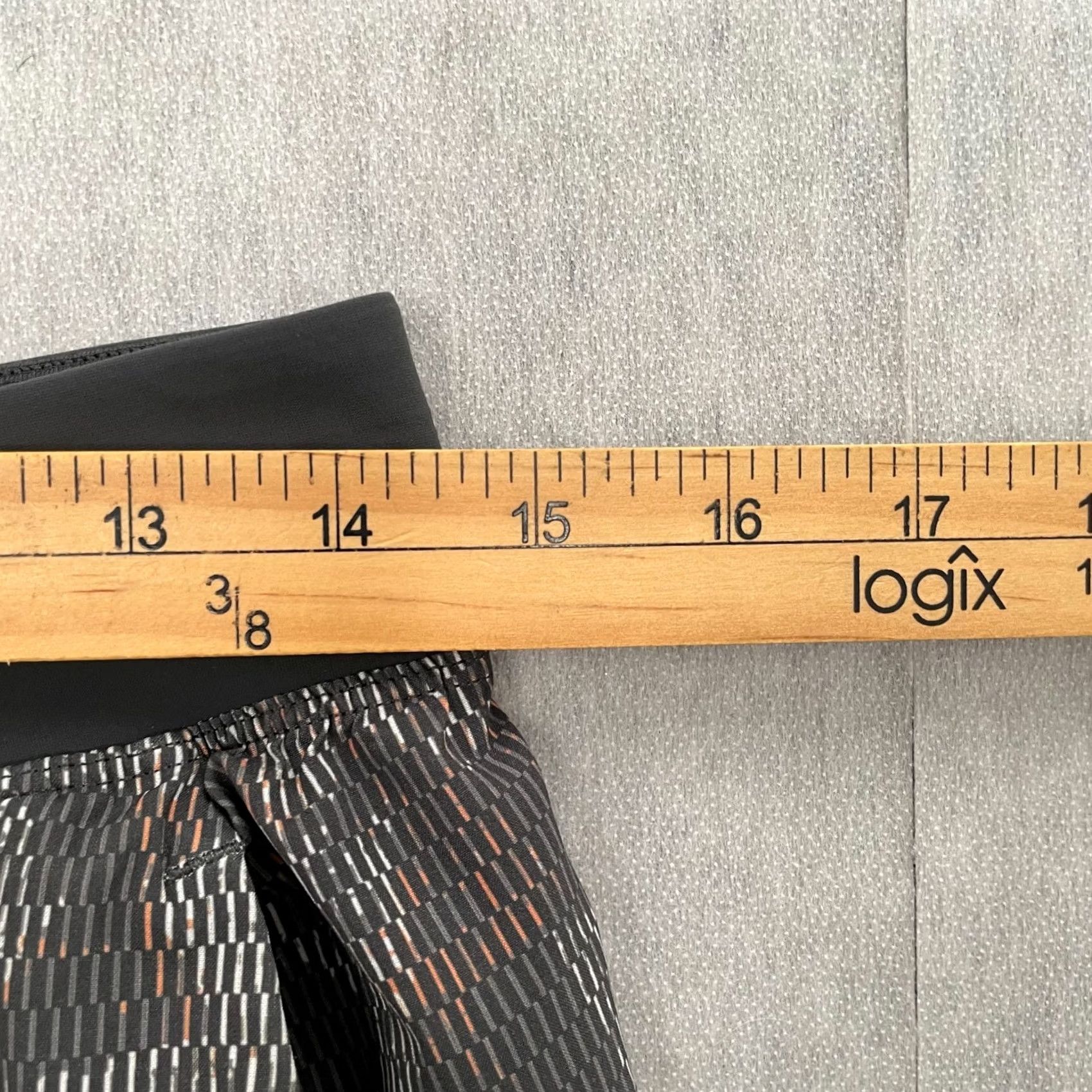 Lululemon Lululemon Shorts Mens M Gray Logo Pockets Unlined Drawstring Stretch Adult Regular 9in Inseam Size US 31 - 7 Thumbnail