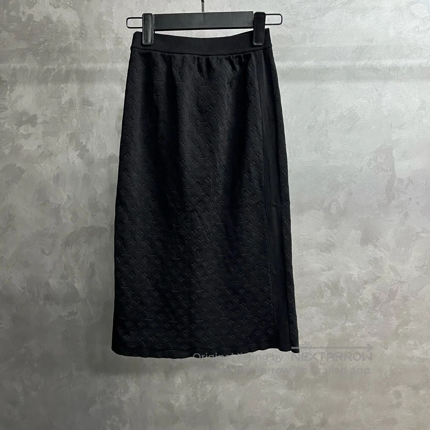 Louis Vuitton Louis Vuitton size s Solid-color jacquard medium-length hal Size 26" / US 2 / IT 38 - 2 Thumbnail