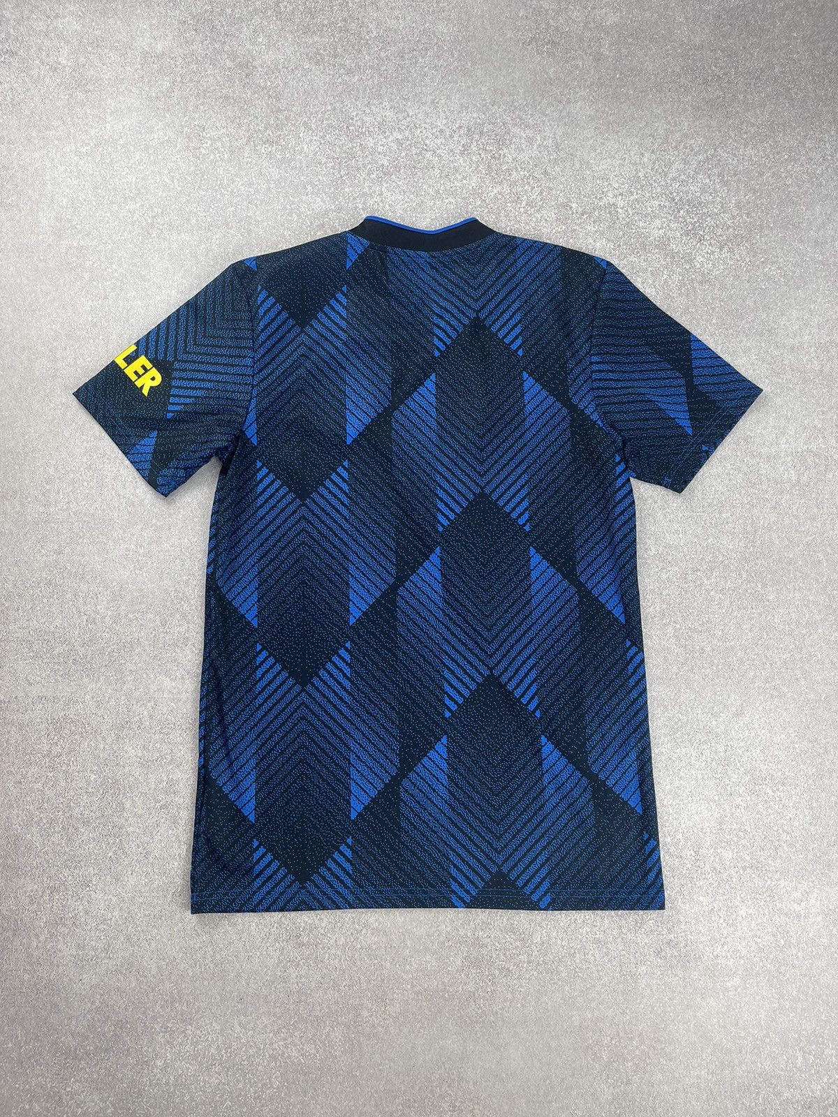 Adidas Adidas Manchester United 2021/2022 Soccer Jersey Shirt Size US S / EU 44-46 / 1 - 10 Thumbnail