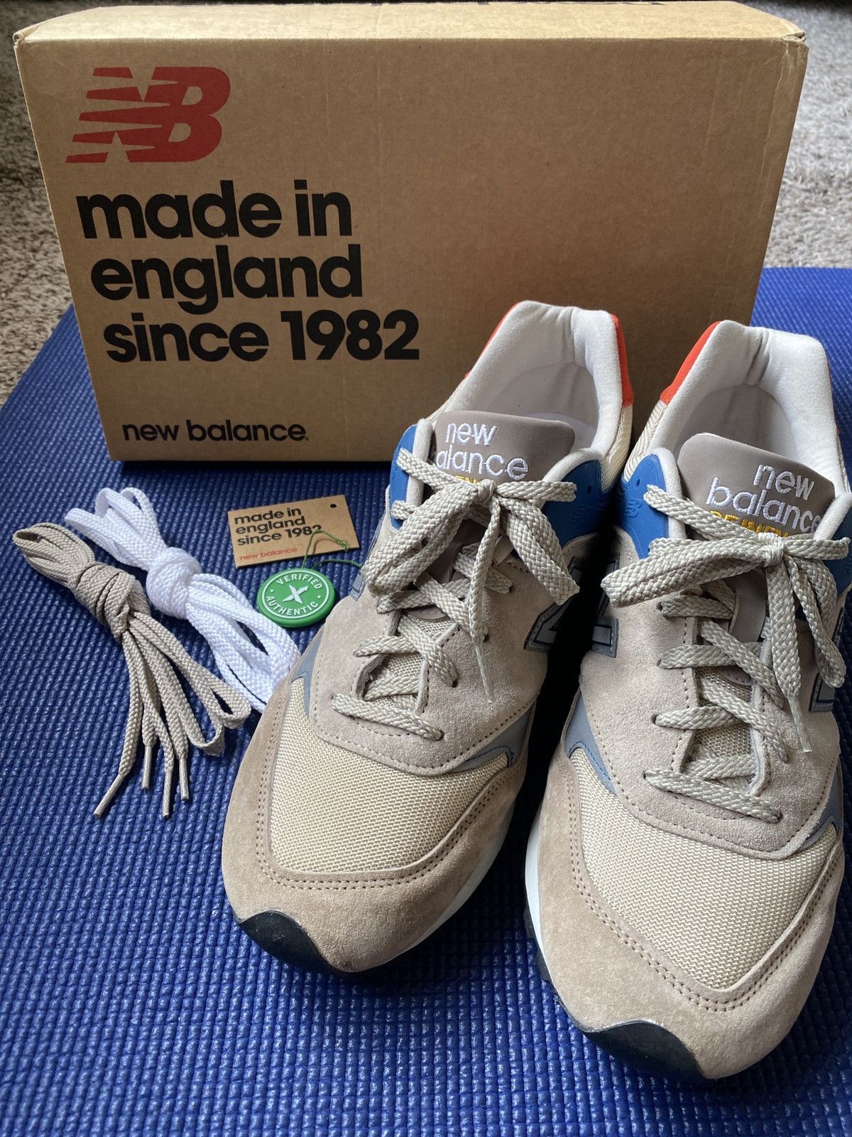 New Balance New Balance 577 Sand Size US 11 / EU 44 - 1 Thumbnail