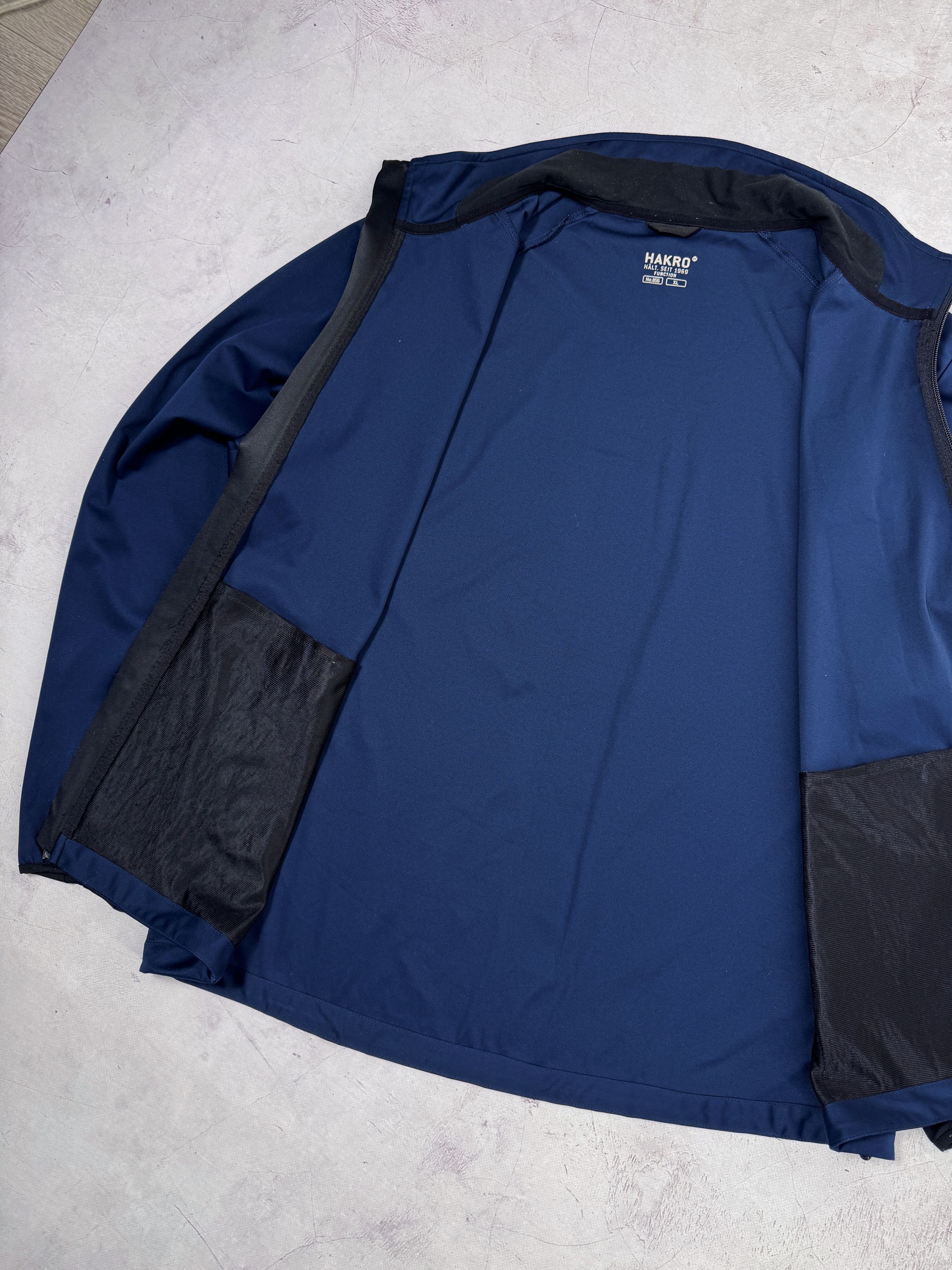 Formula 1 Mercedes AMG Formula1 Team Softshell Jacket BWT by Hakro Size US XL / EU 56 / 4 - 10 Thumbnail